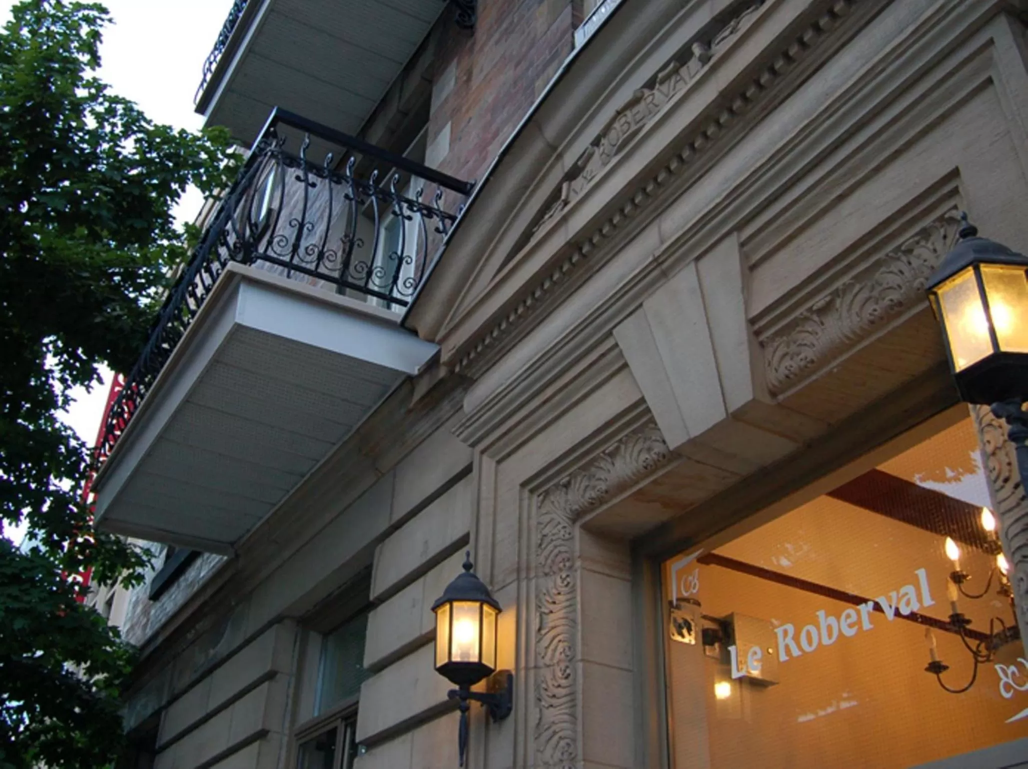 Facade/entrance in Hotel le Roberval