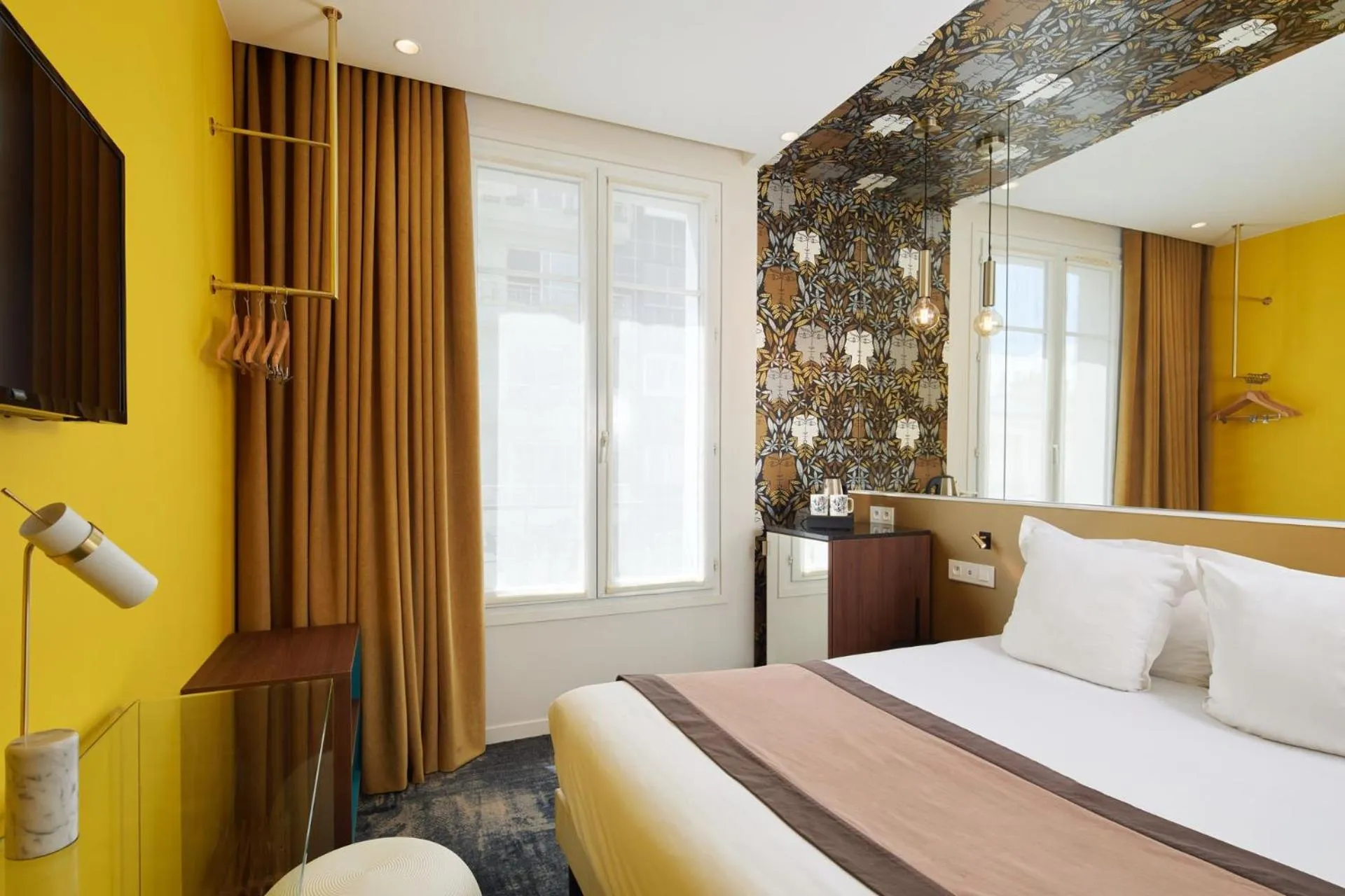 Bed in Montparnasse Daguerre