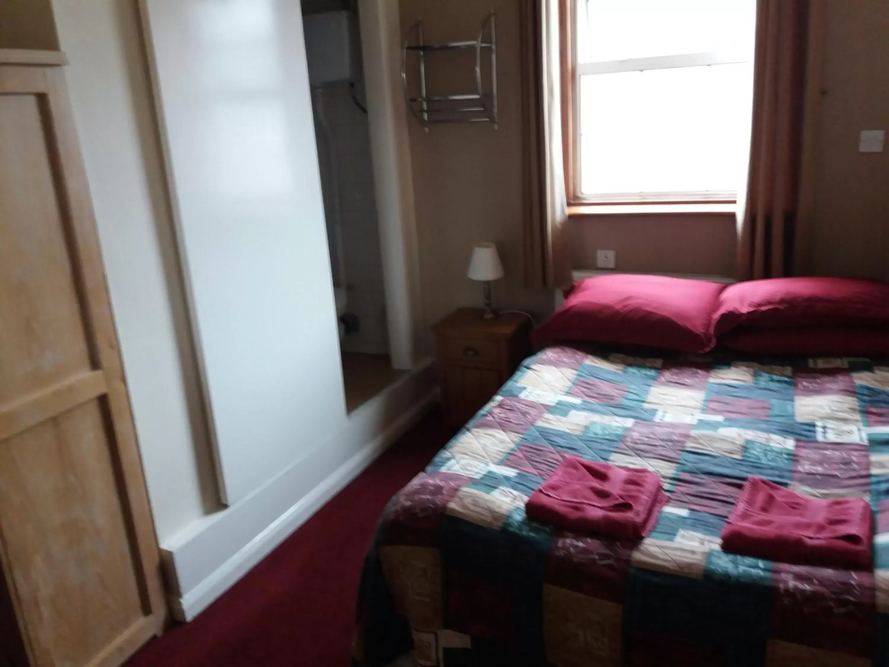 Double Room with Private Bathroom - single occupancy in The Crouch Oak Double Room with Private Bathroom - single occupancy in The Crouch Oak