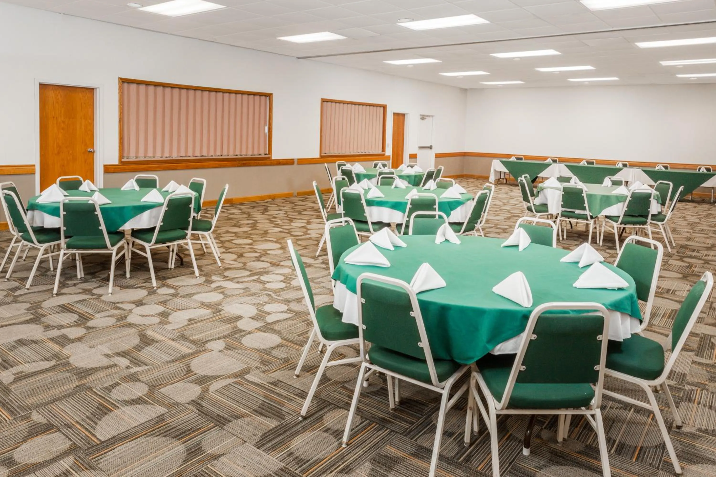 Banquet/Function facilities in Super 8 by Wyndham Stevensville St Joseph