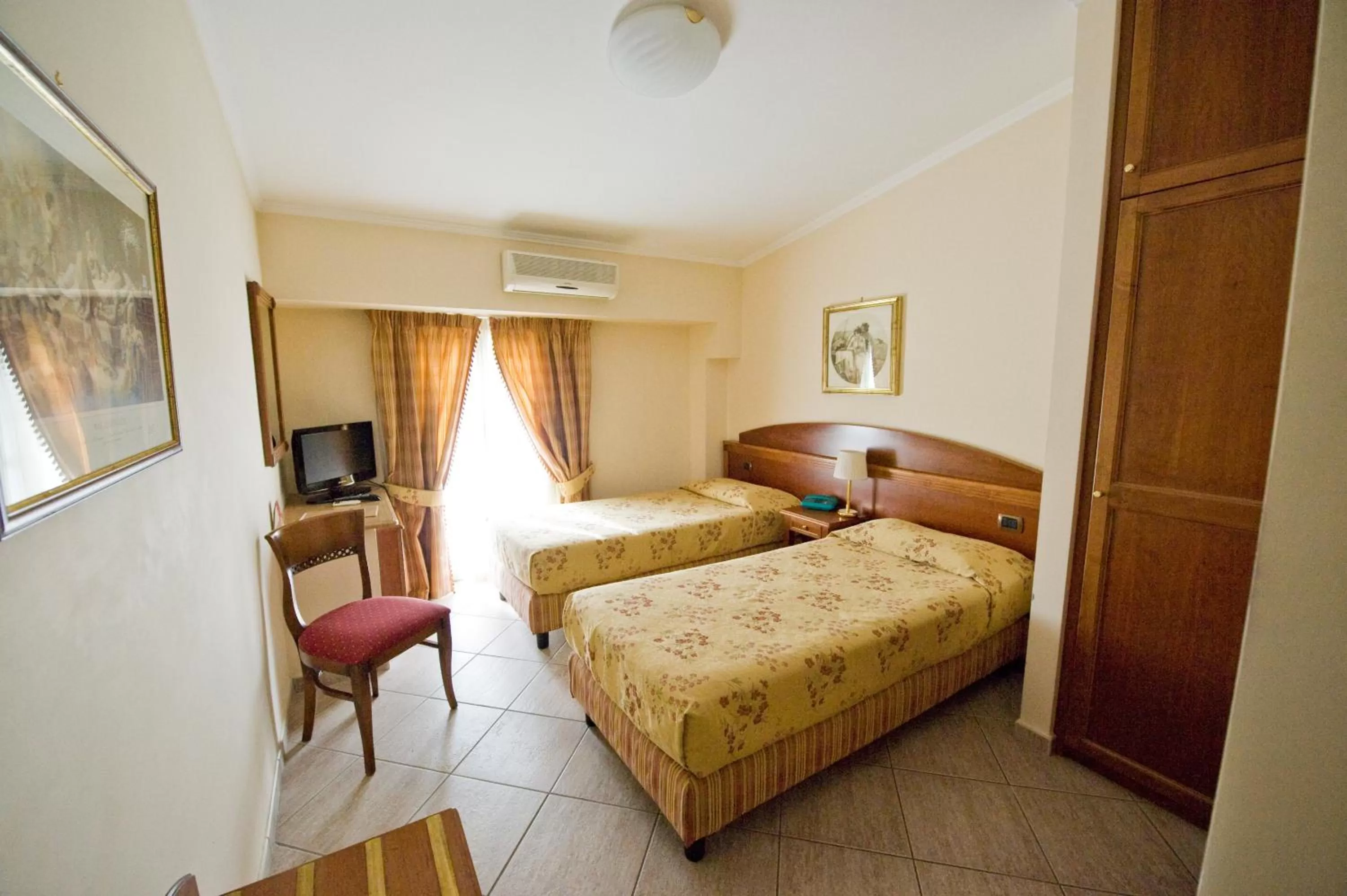 Bedroom, Bed in Marini Park Hotel