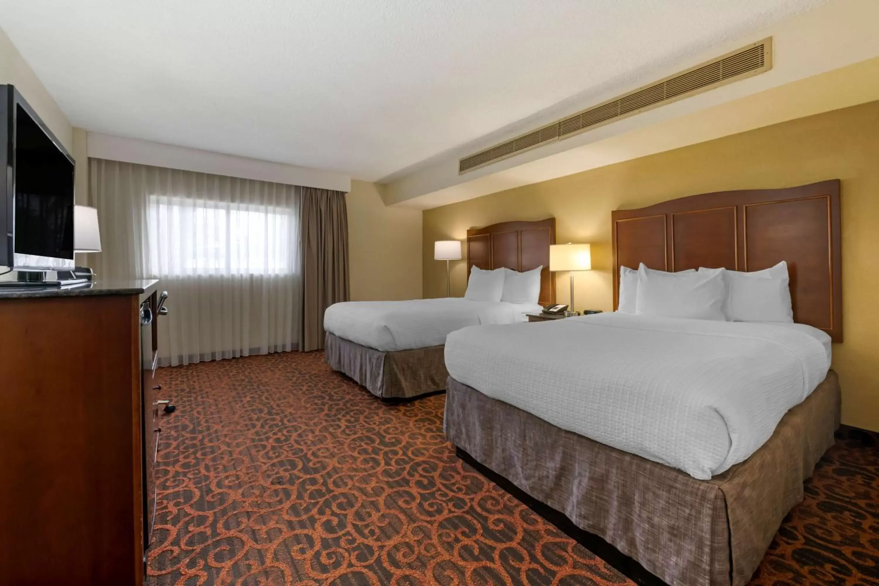 Double Room with Two Double Beds and Roll-In Shower - Disability Access/Non-Smoking in Best Western Plus North Miami-Bal Harbour Double Room with Two Double Beds and Roll-In Shower - Disability Access/Non-Smoking in Best Western Plus North Miami-Bal Harbour