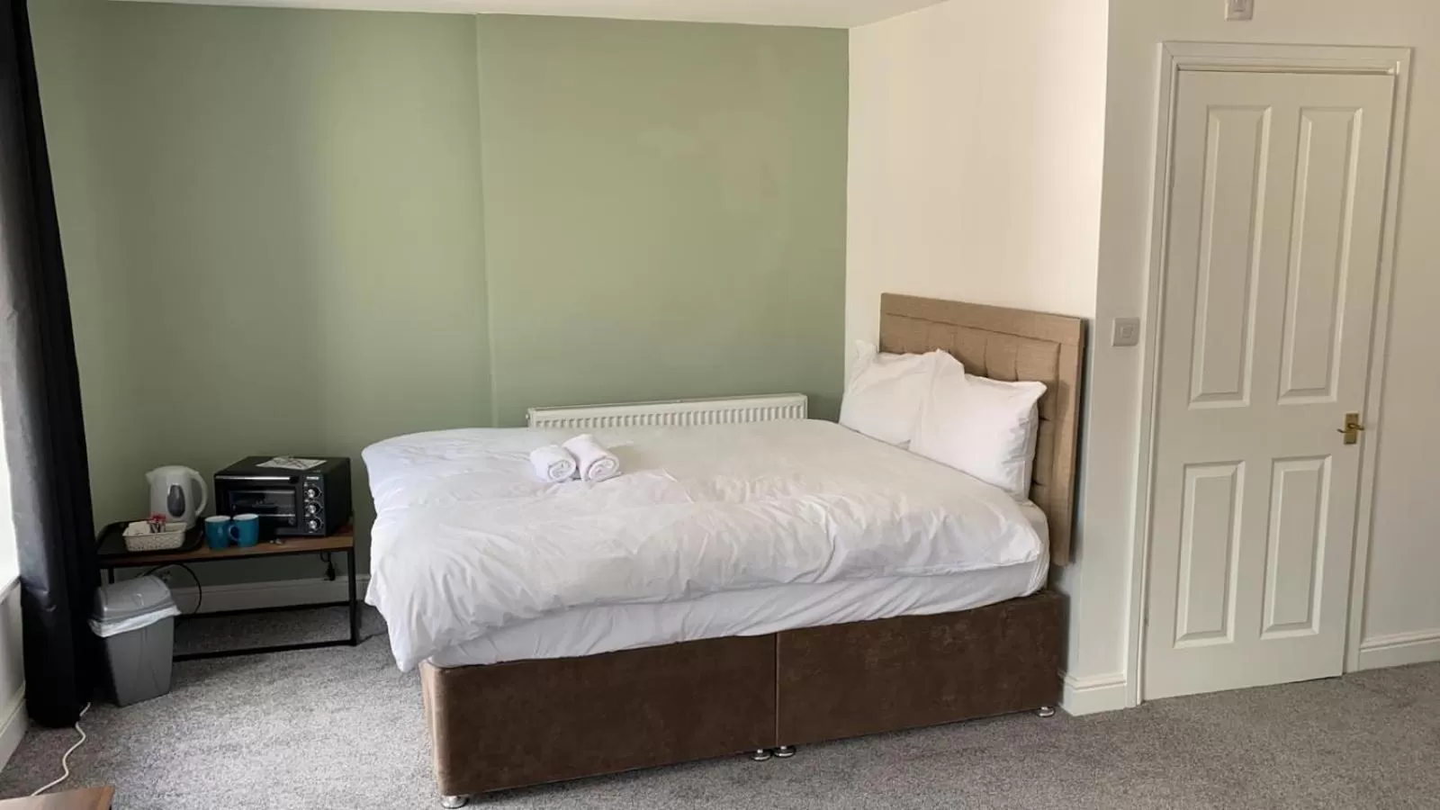 Bedroom, Bed in Victoria