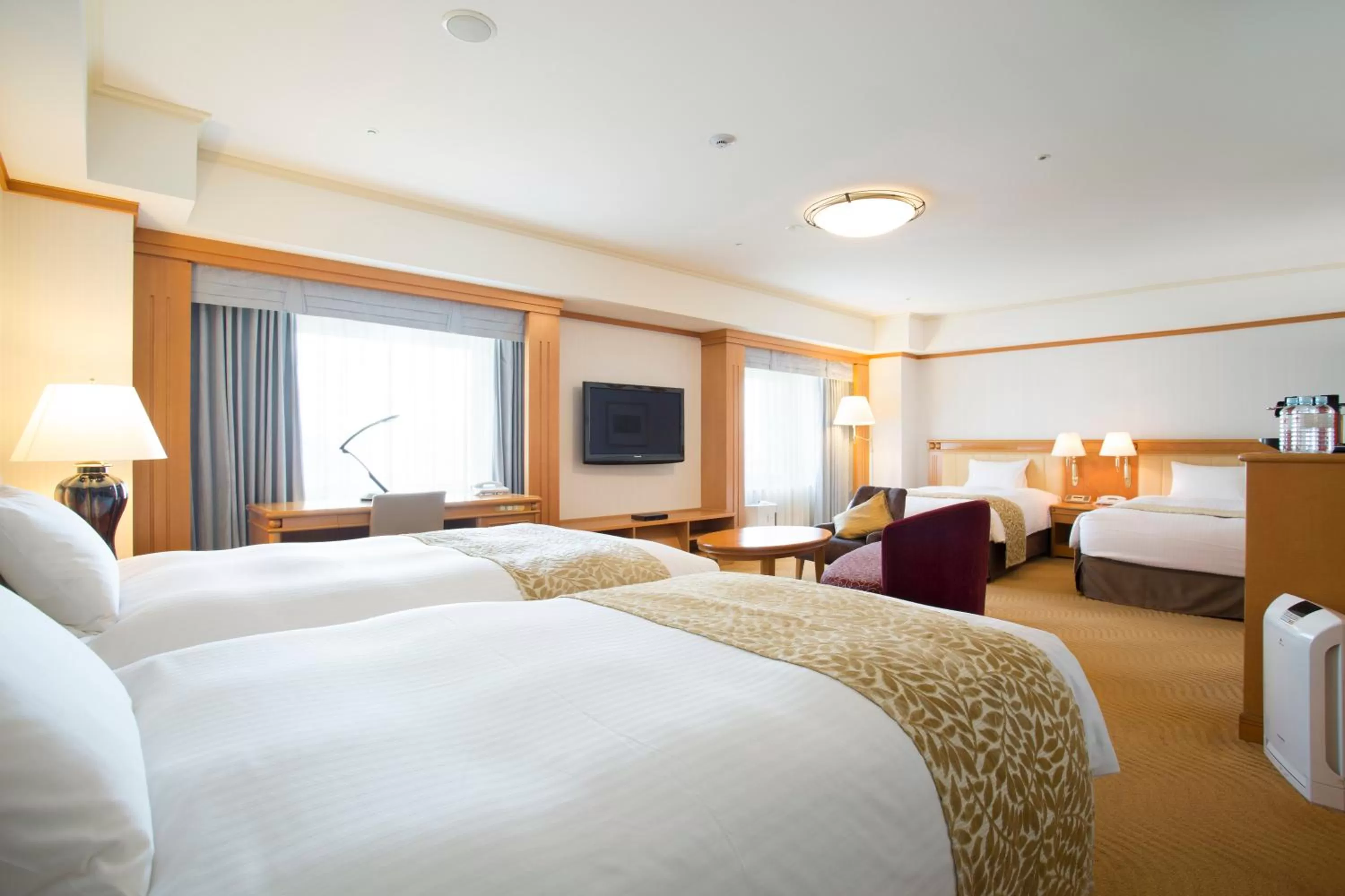 Bed in Hotel Nikko Kansai Airport - 3 mins walk to the airport