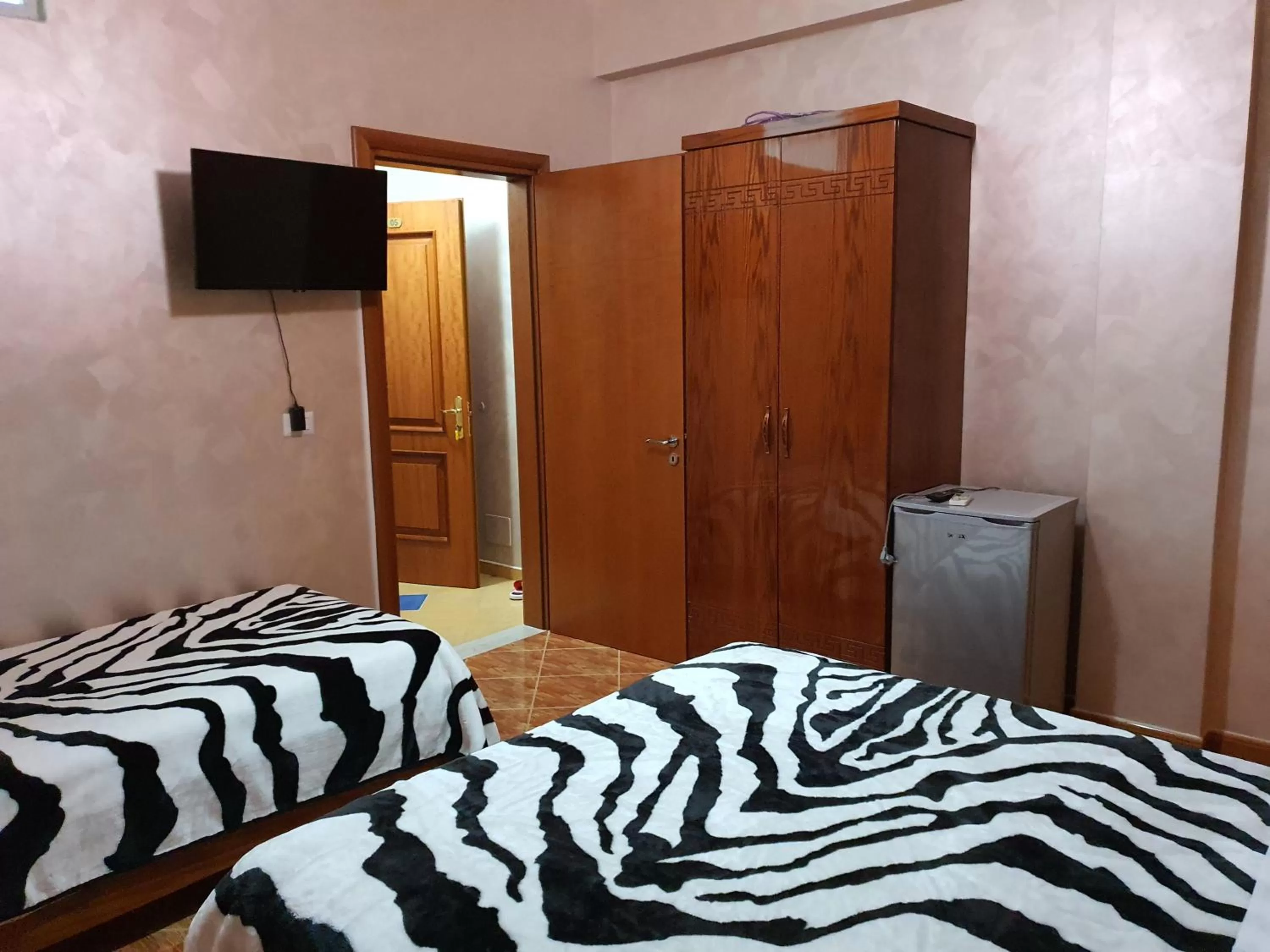 Bed in Kompleksi GJONI