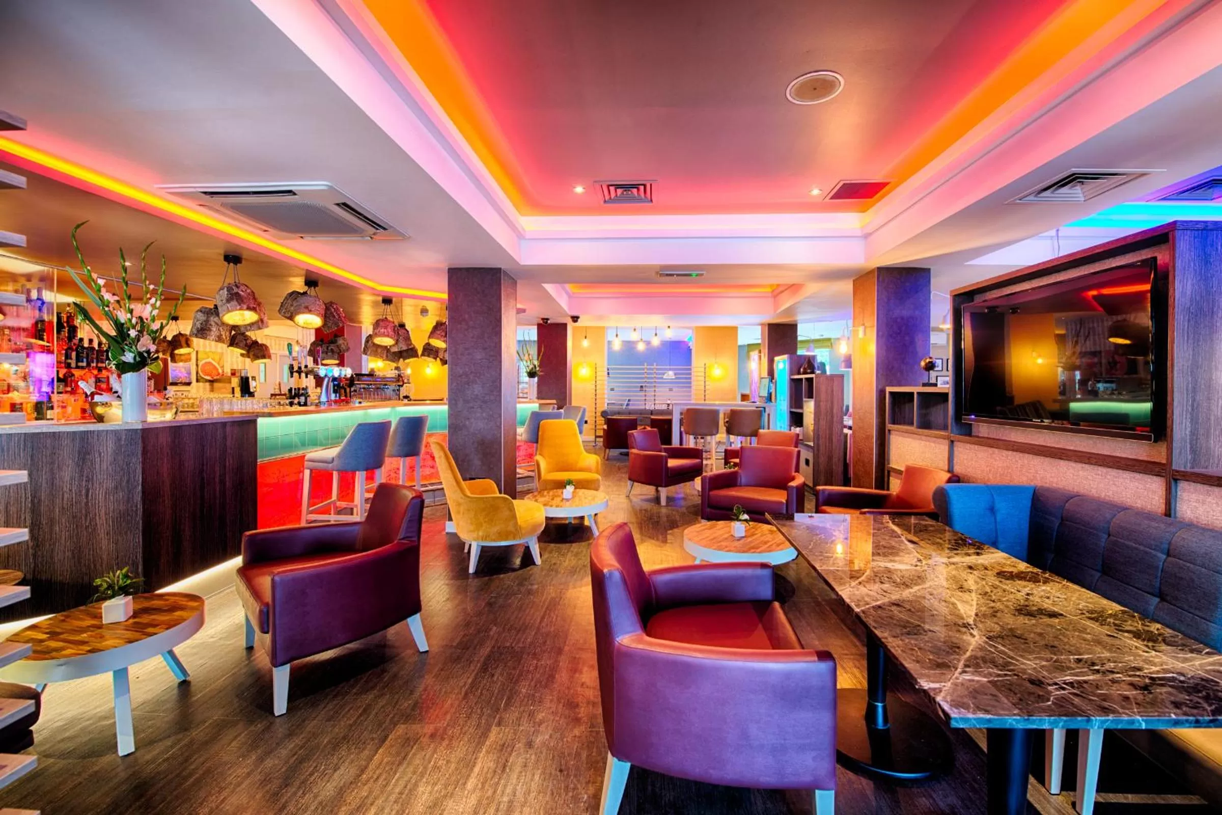 Lounge or bar in Leonardo Hotel Edinburgh Haymarket