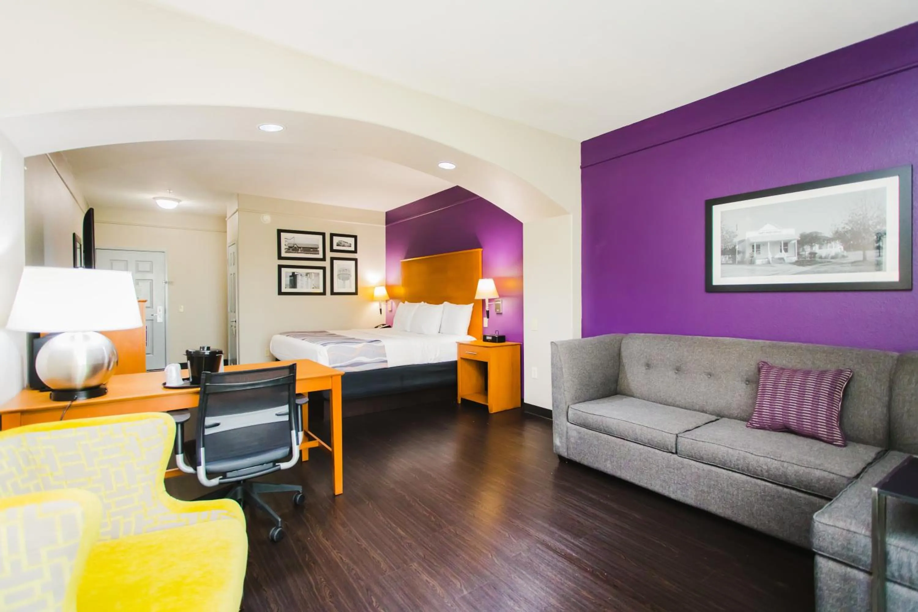 Living room in Palacio Royale Inn Signature Katy