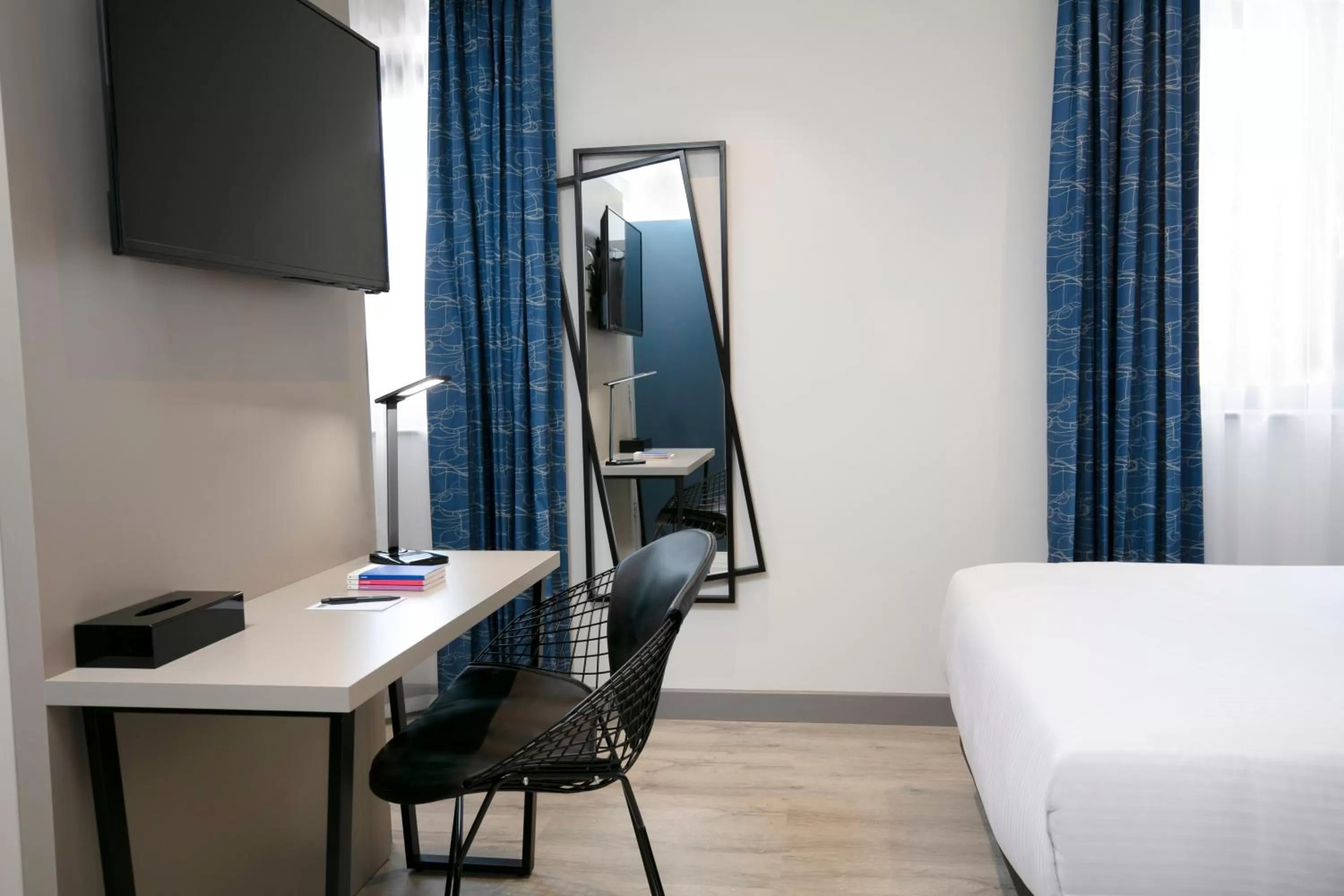 Bedroom, Bed in Sadie Best Western Hotel at Luton