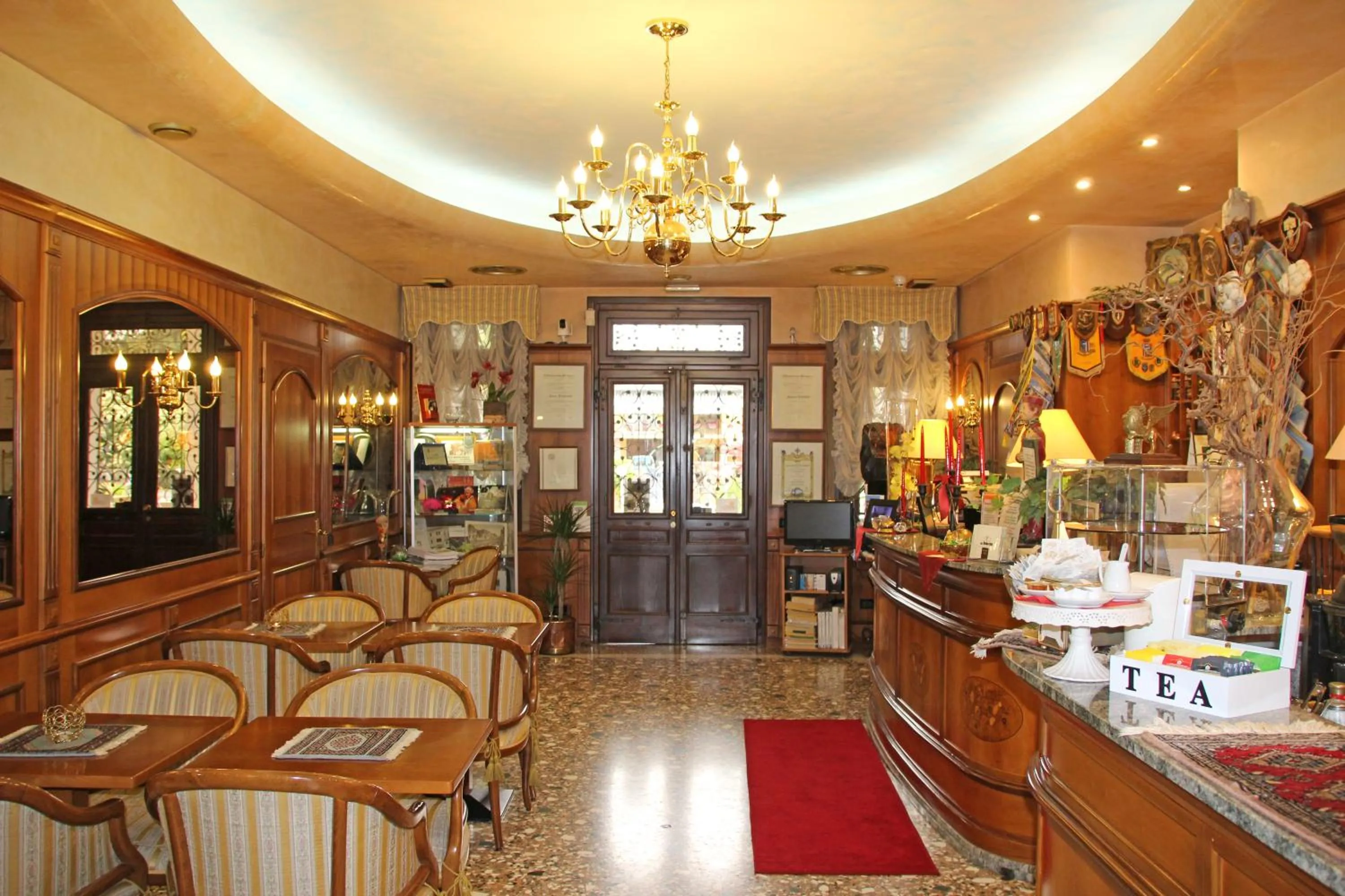 Lobby or reception in Park Hotel Villa Leon d'Oro