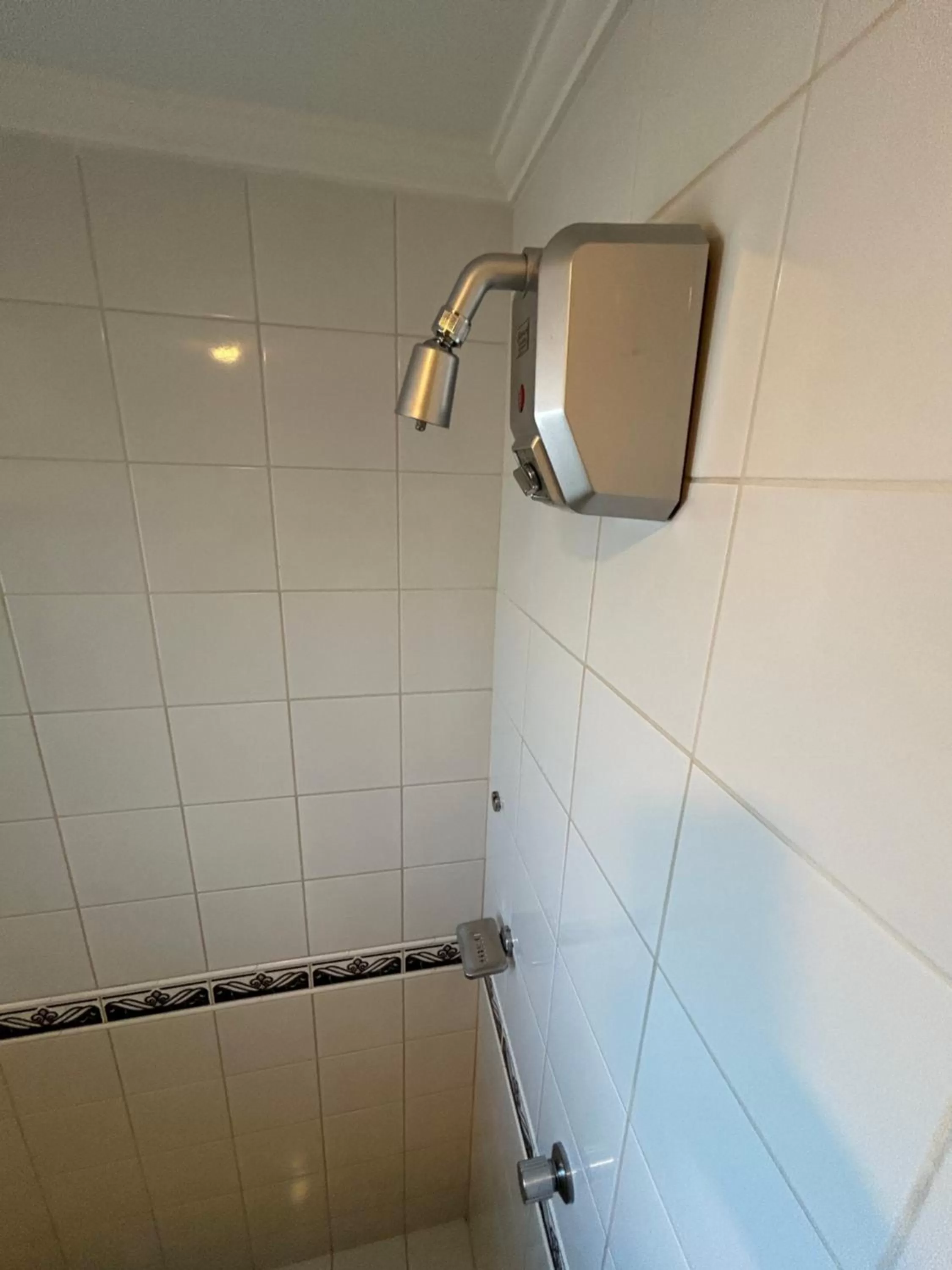 Shower, Bathroom in Golfinhos Apart Hotel