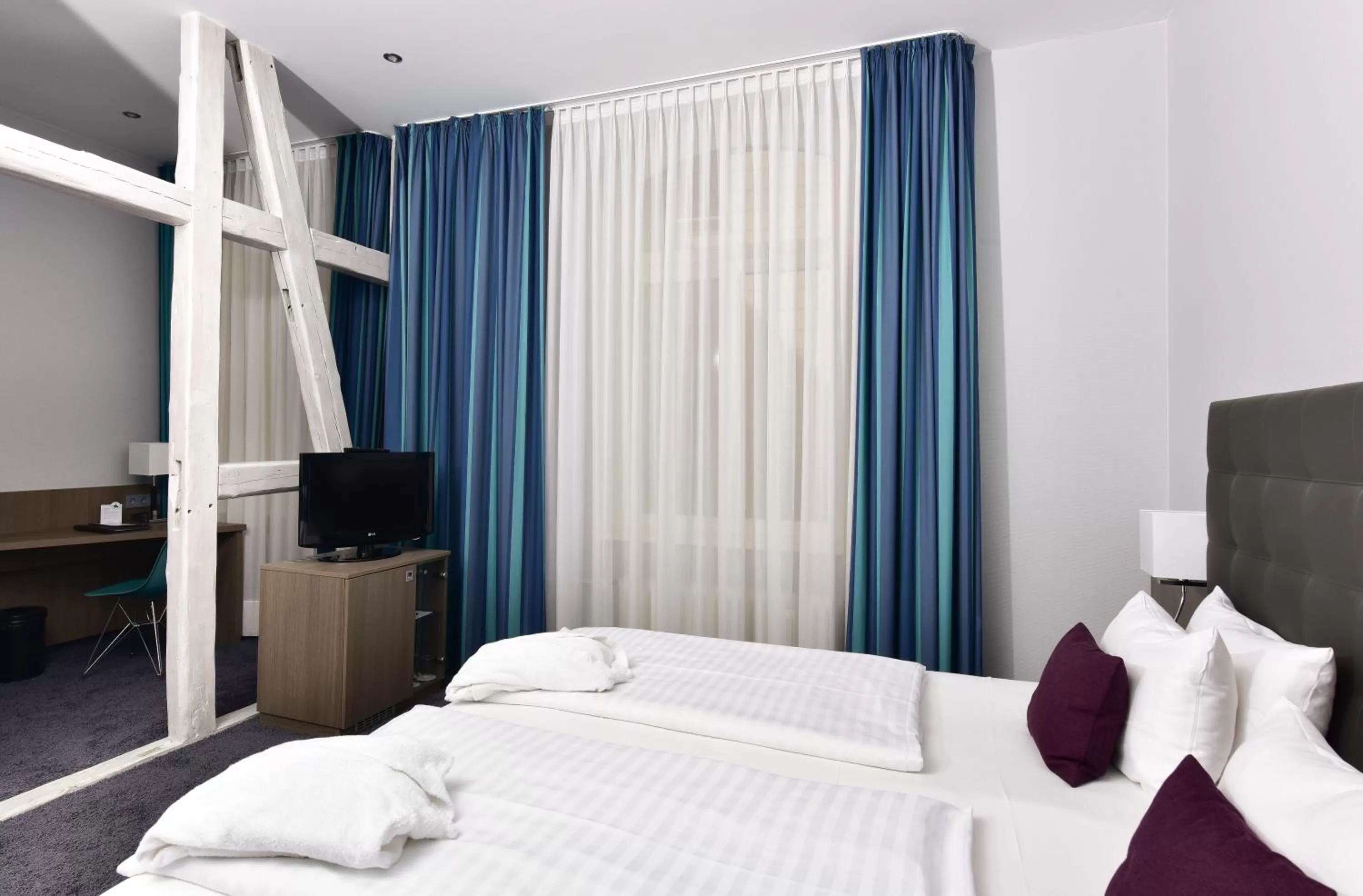 TV and multimedia, Bed in Frühlings-Hotel