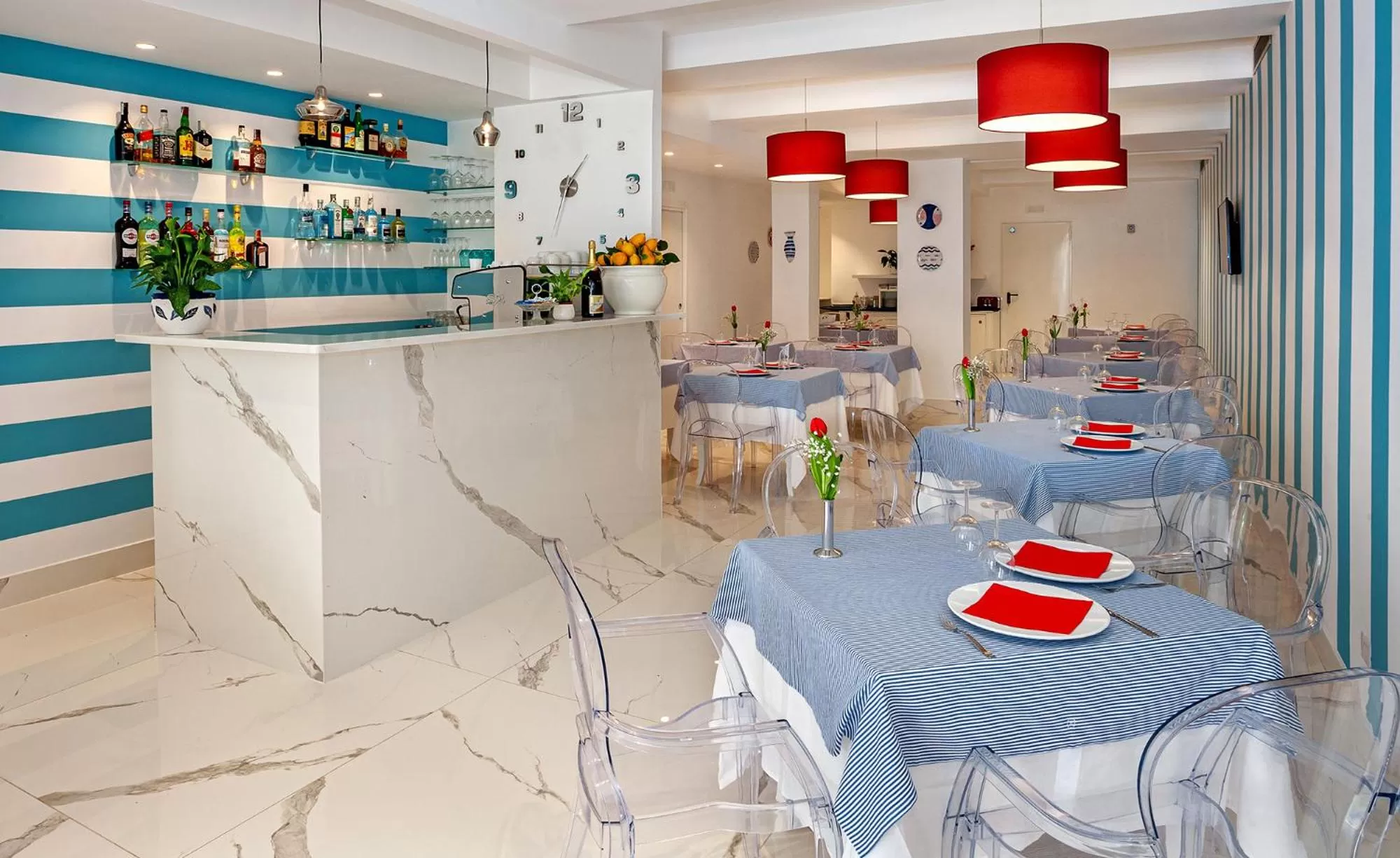 Restaurant/places to eat in Hotel Angelina