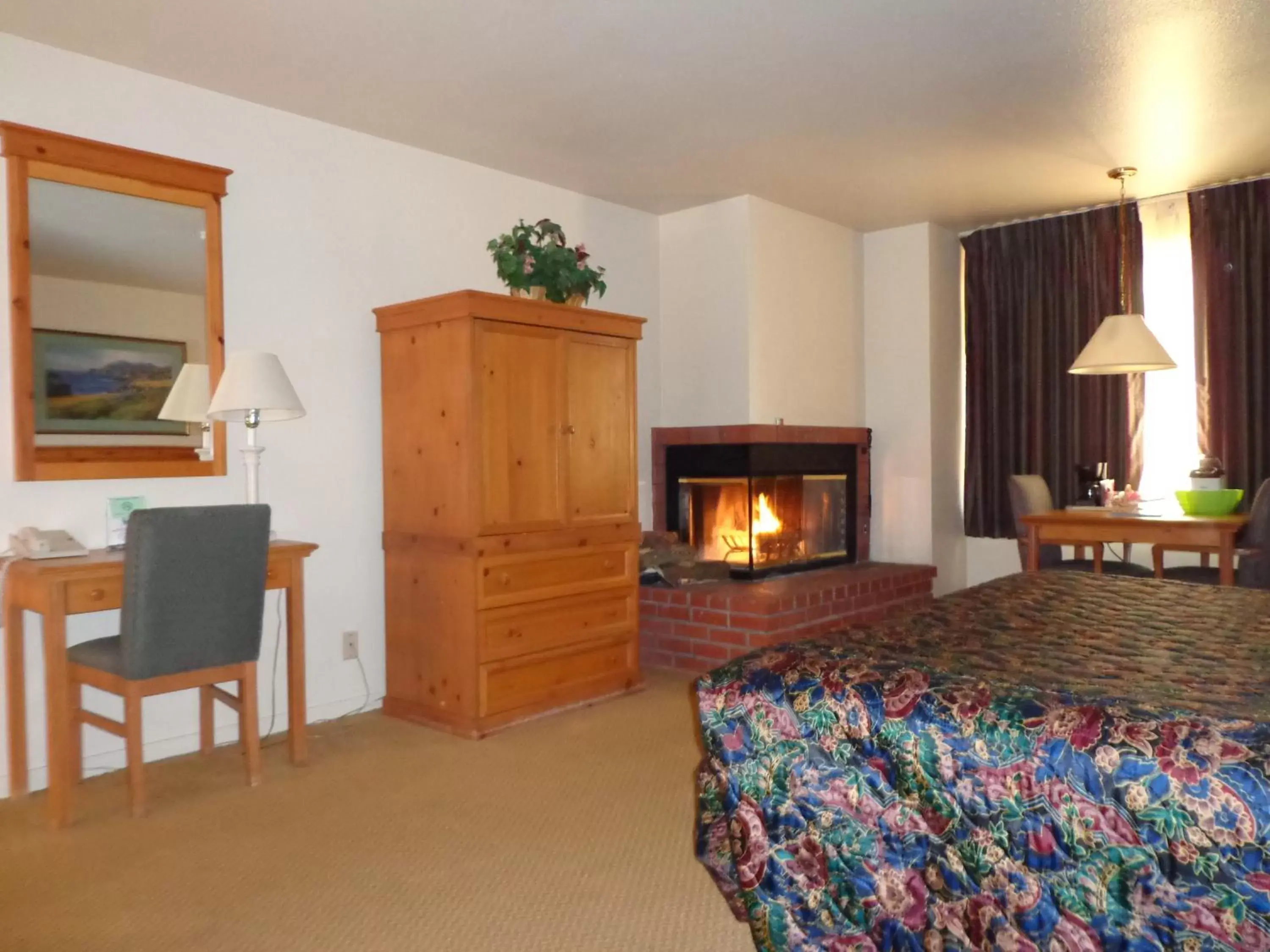 King Room in Pacific Gardens Inn King Room in Pacific Gardens Inn