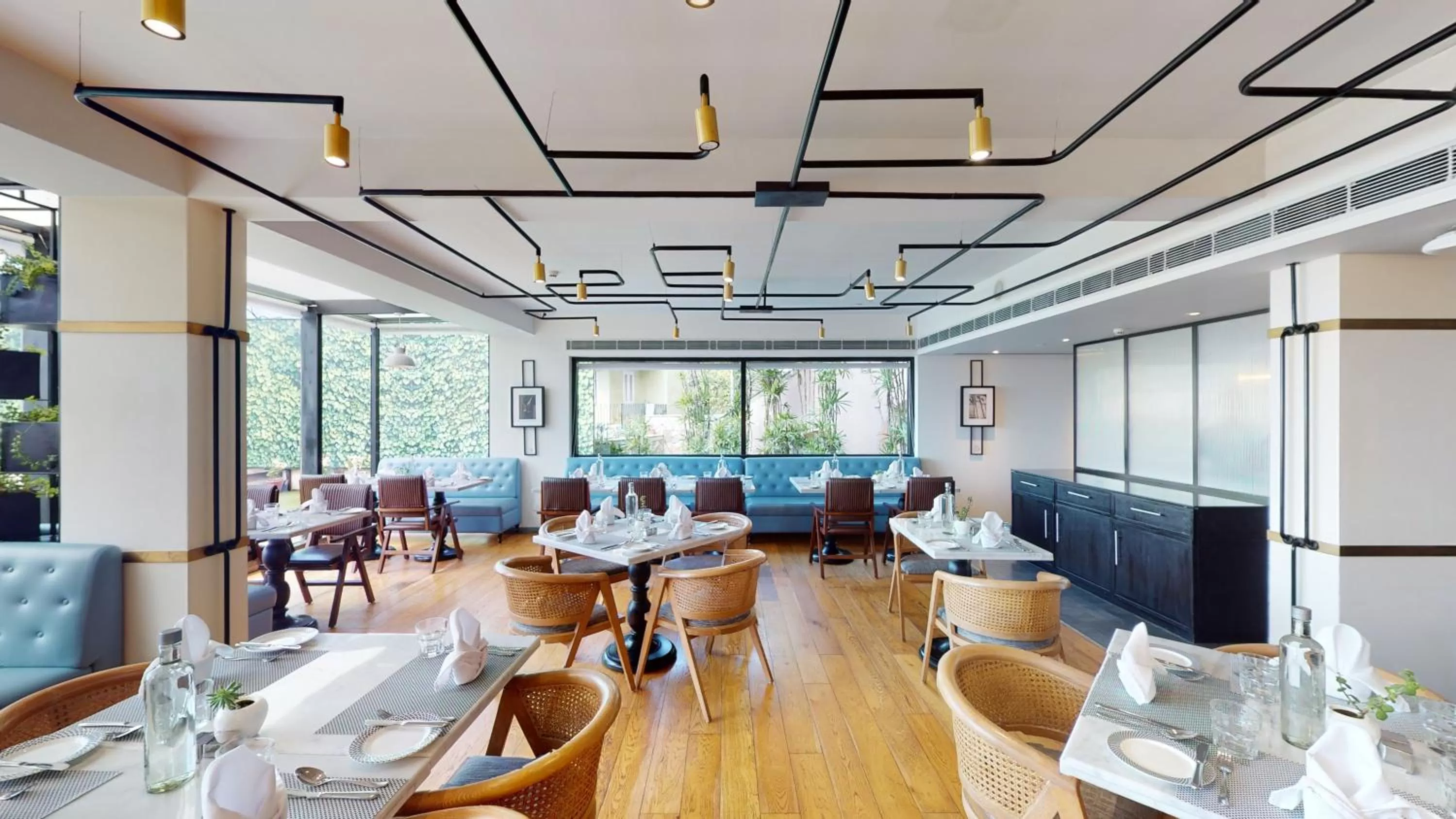 Restaurant/places to eat in Radisson Hotel Shimla