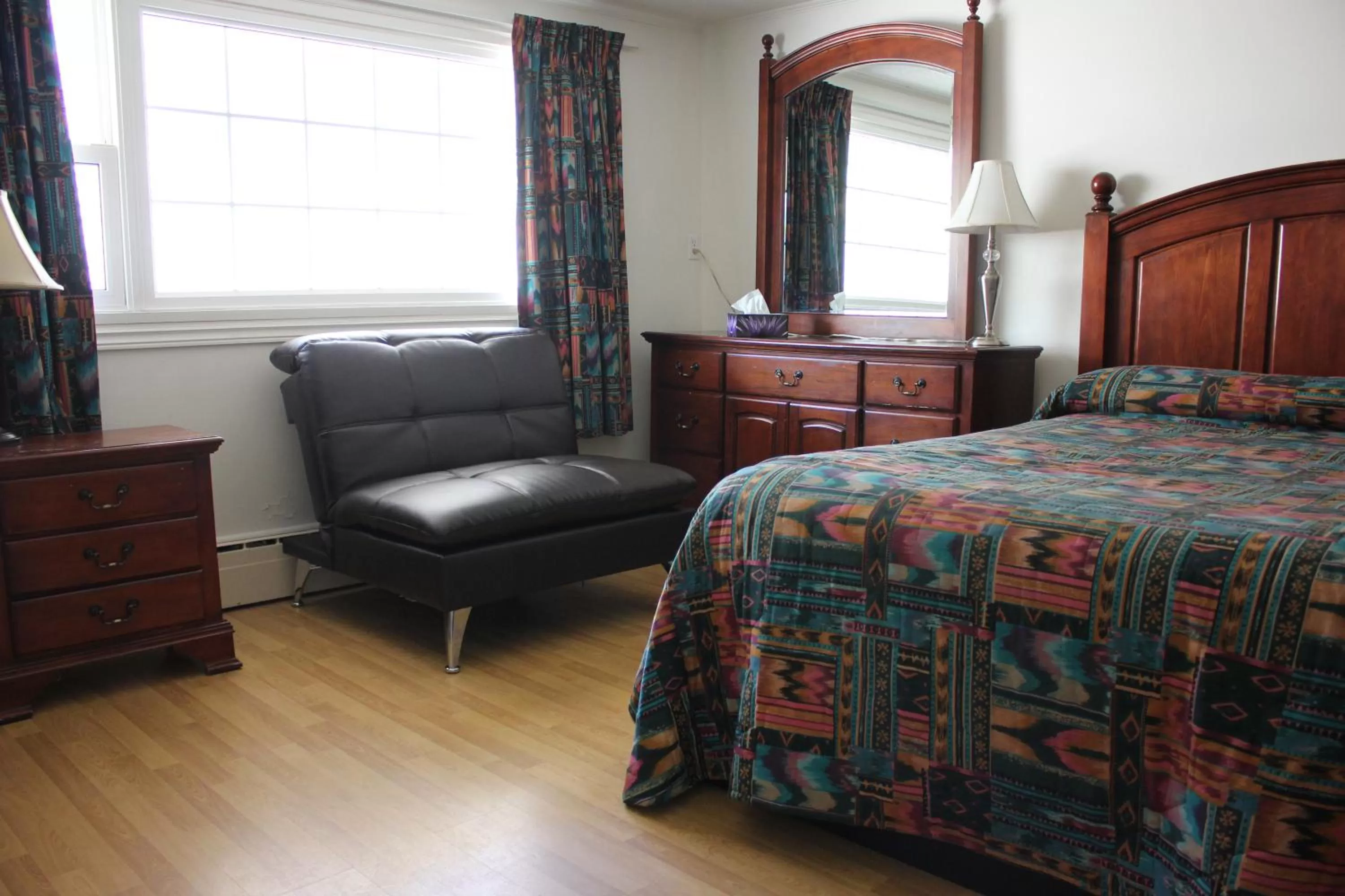 Bed in Stonehouse Motel and Restaurant