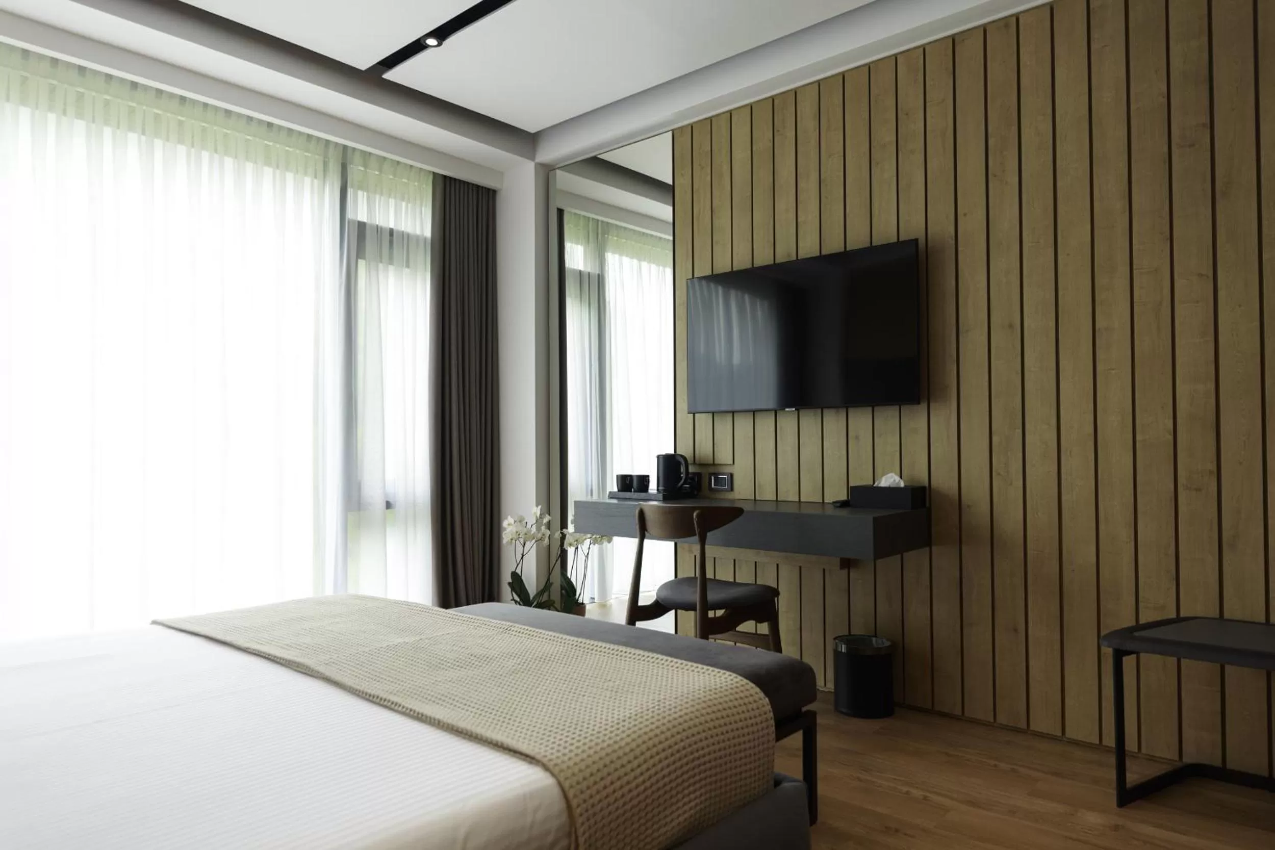 Bed, TV/Entertainment Center in Hotel Uji Ftohte Tepelene