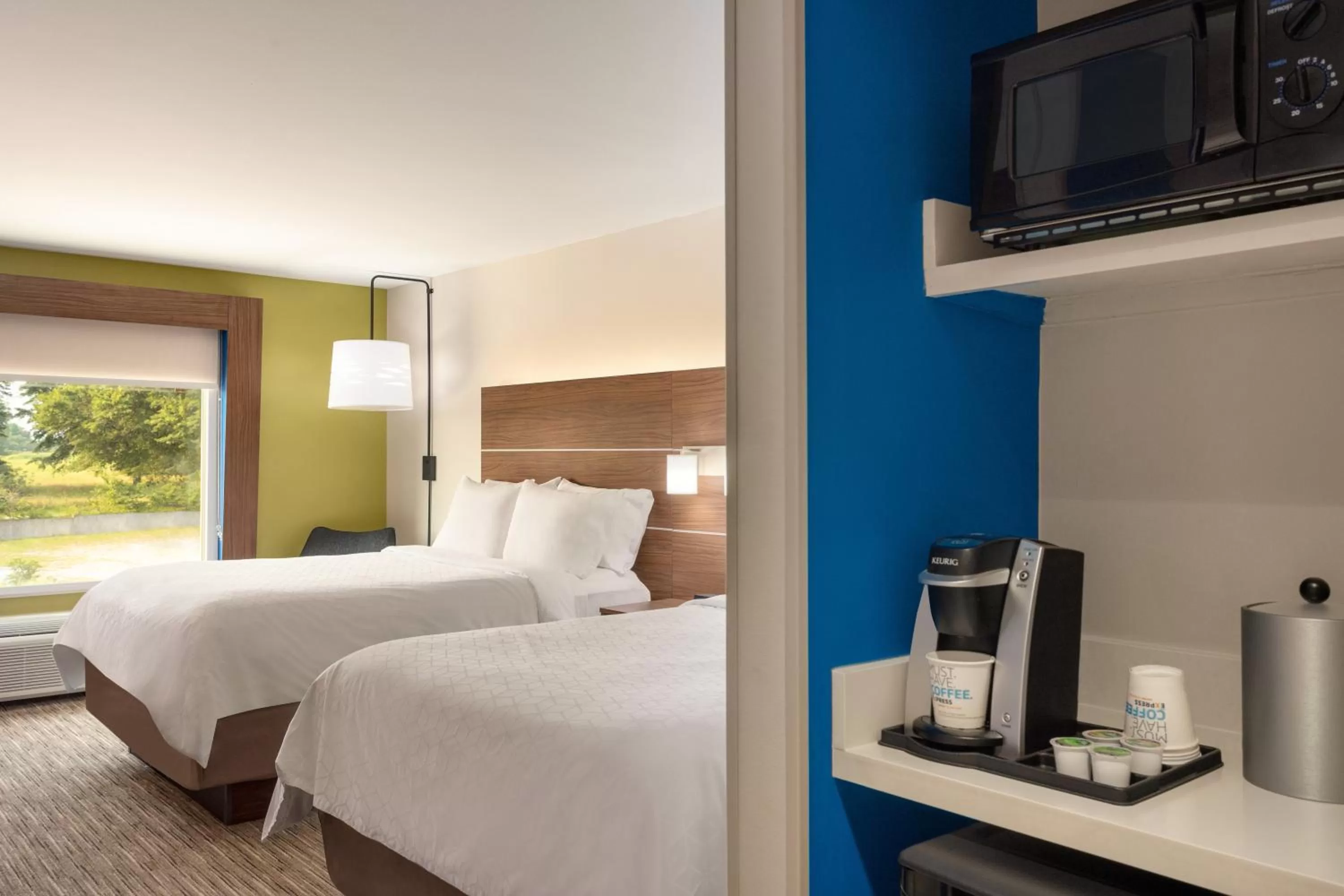 Photo of the whole room, Bed in Holiday Inn Express & Suites Searcy by IHG