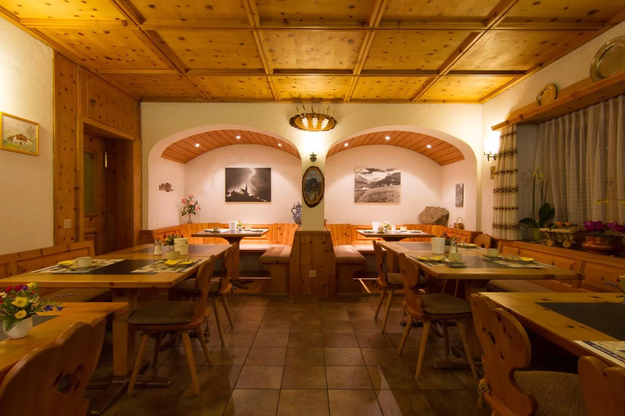 Restaurant/Places to Eat in Garni Alpenrose - Grusaida