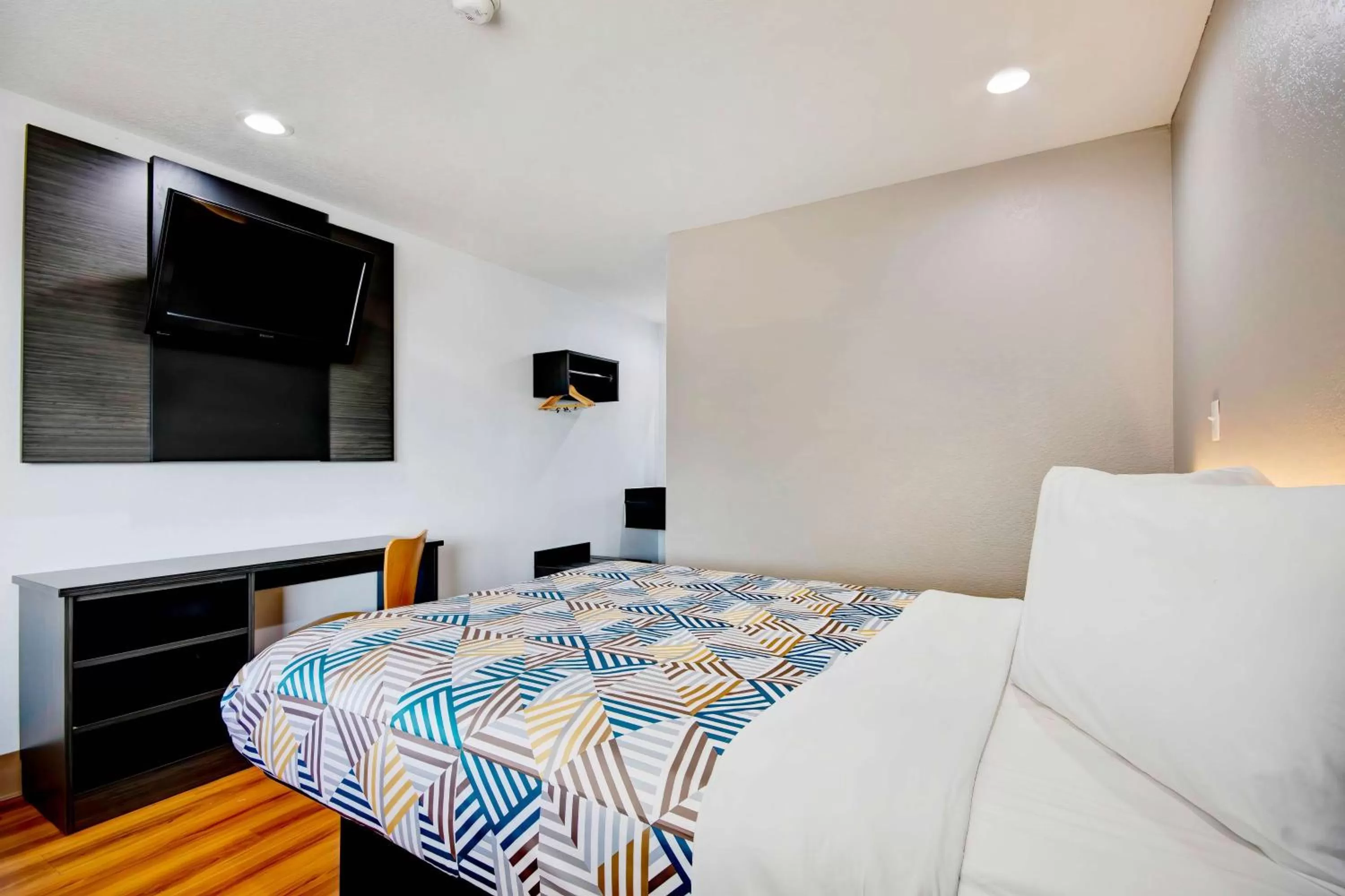 Bedroom, Bed in Motel 6-Port Allen, LA - Baton Rouge