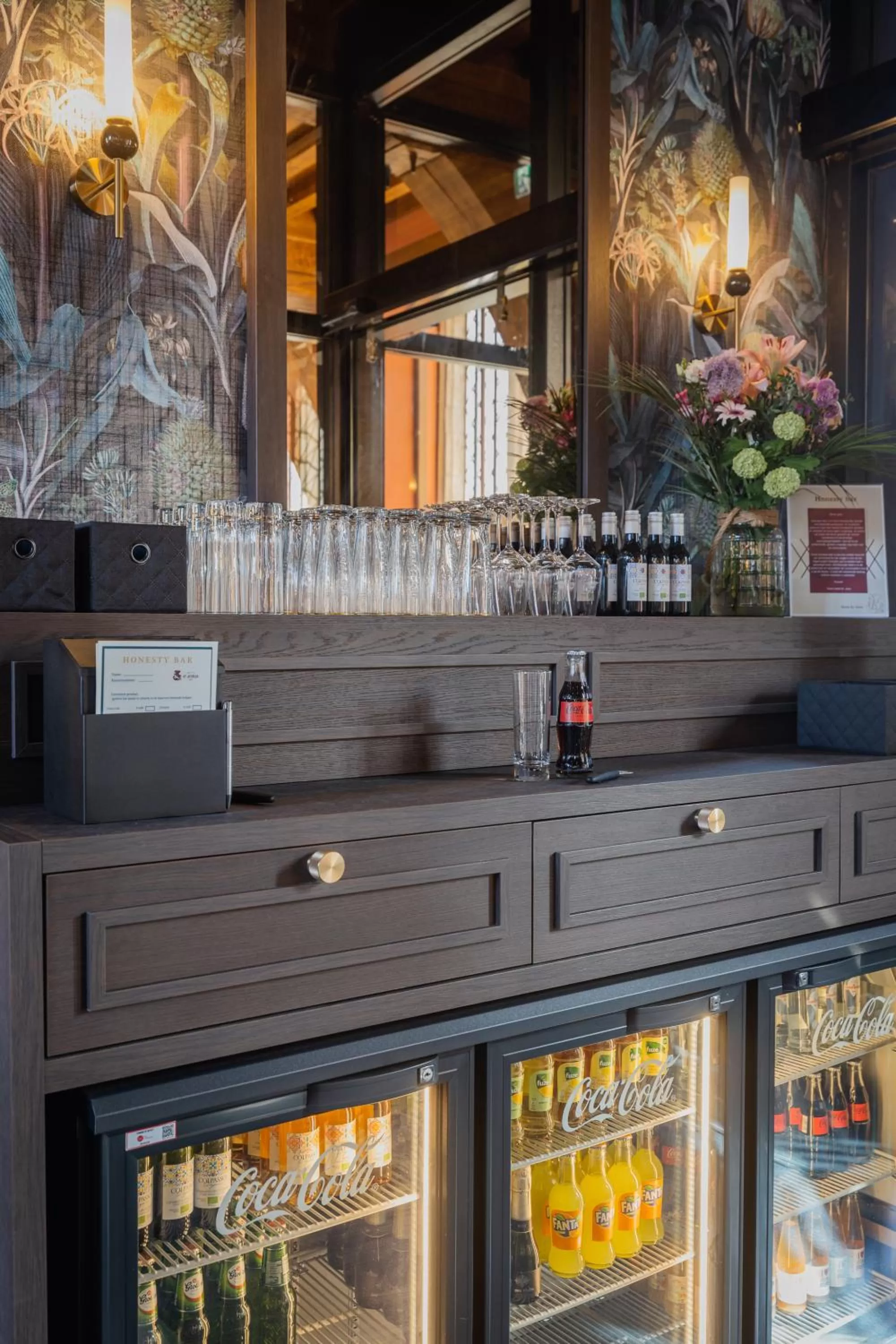 Drinks in Hotel St Joris I Kloeg Collection