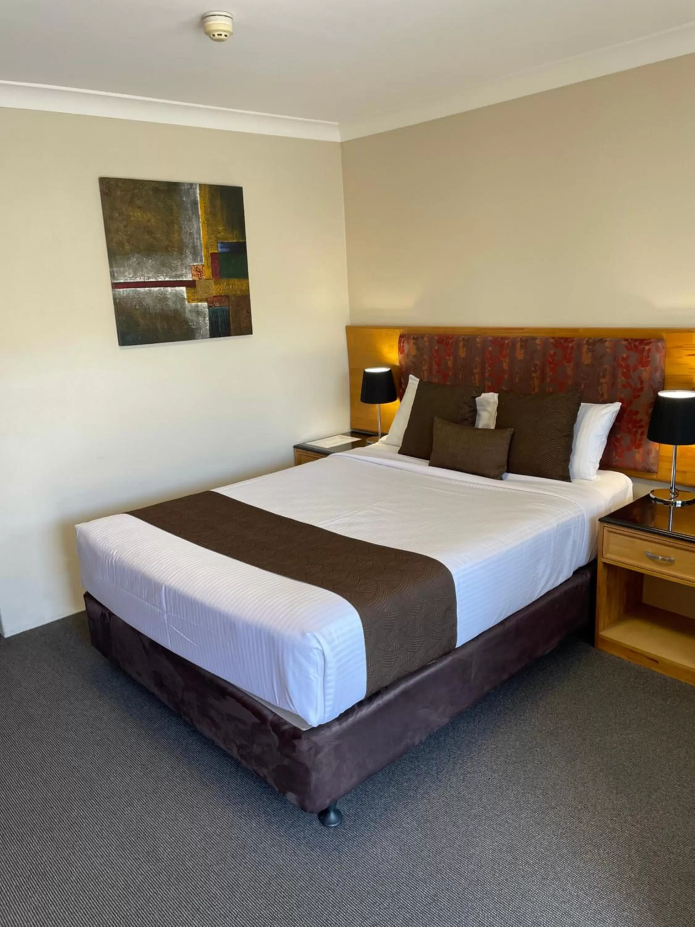 Bedroom, Bed in Noah's Mid City Motor Inn Muswellbrook