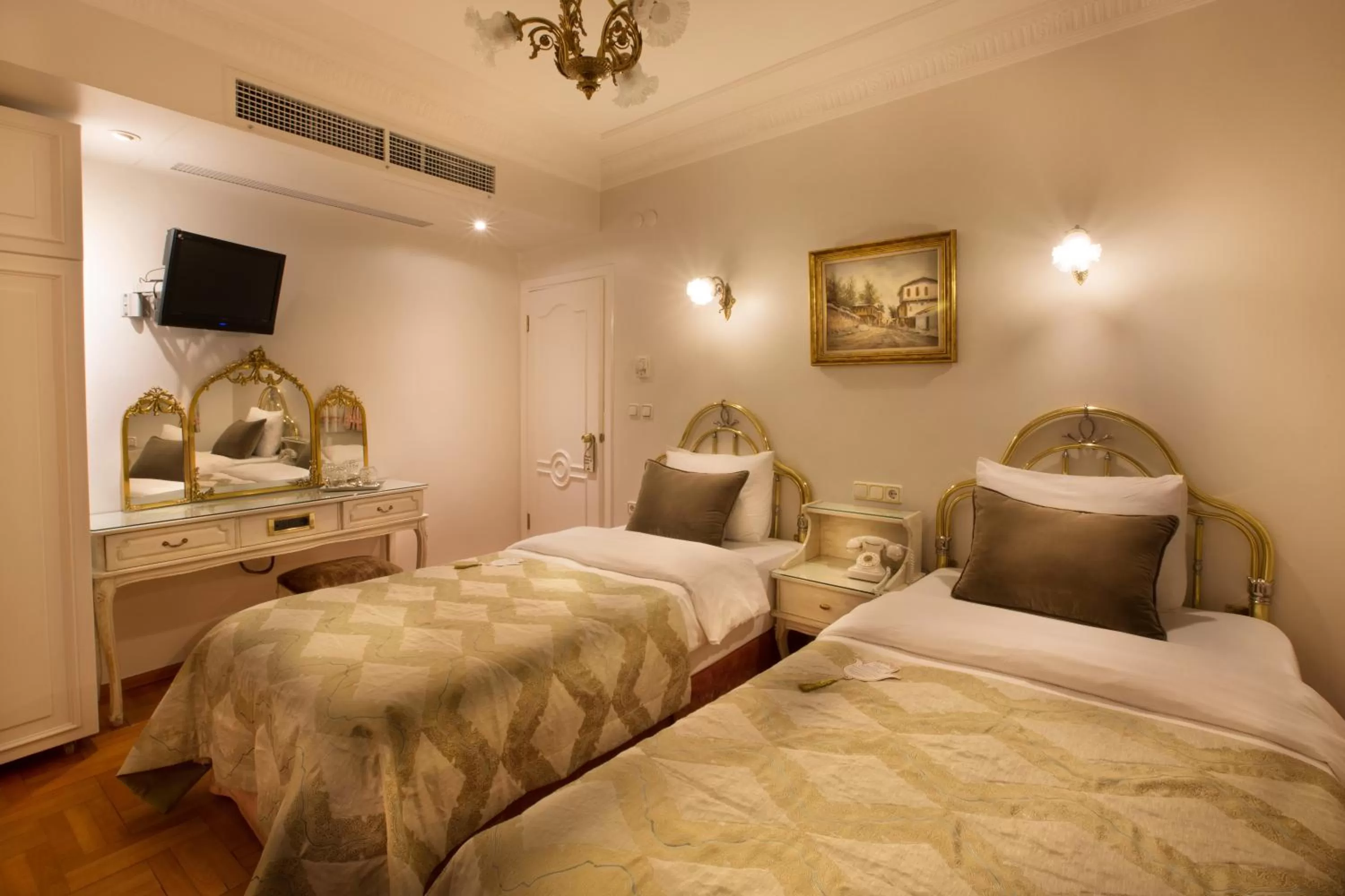 Decorative detail, Bed in Valide Sultan Konagi