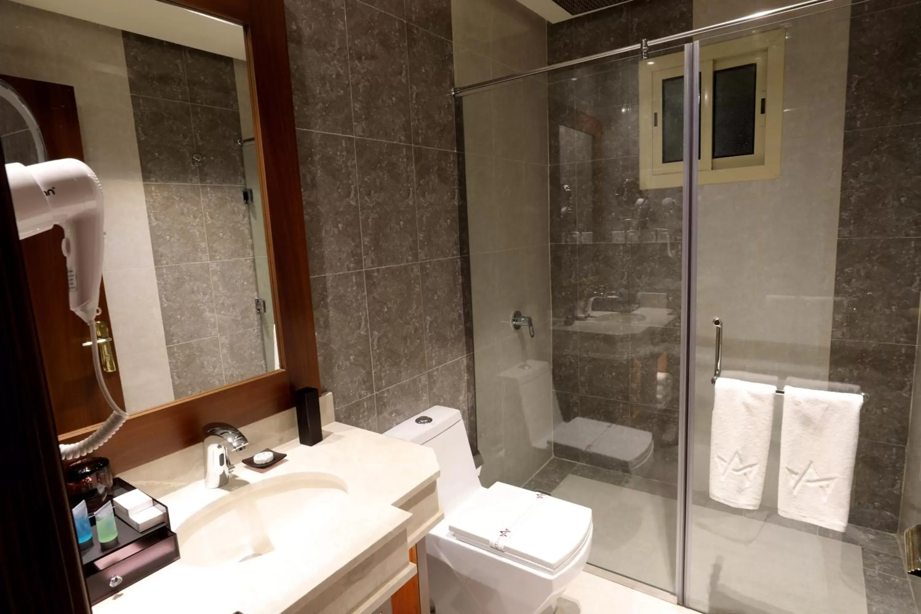 Deluxe Twin Room in Al Malqa Elite Hotel Deluxe Twin Room in Al Malqa Elite Hotel