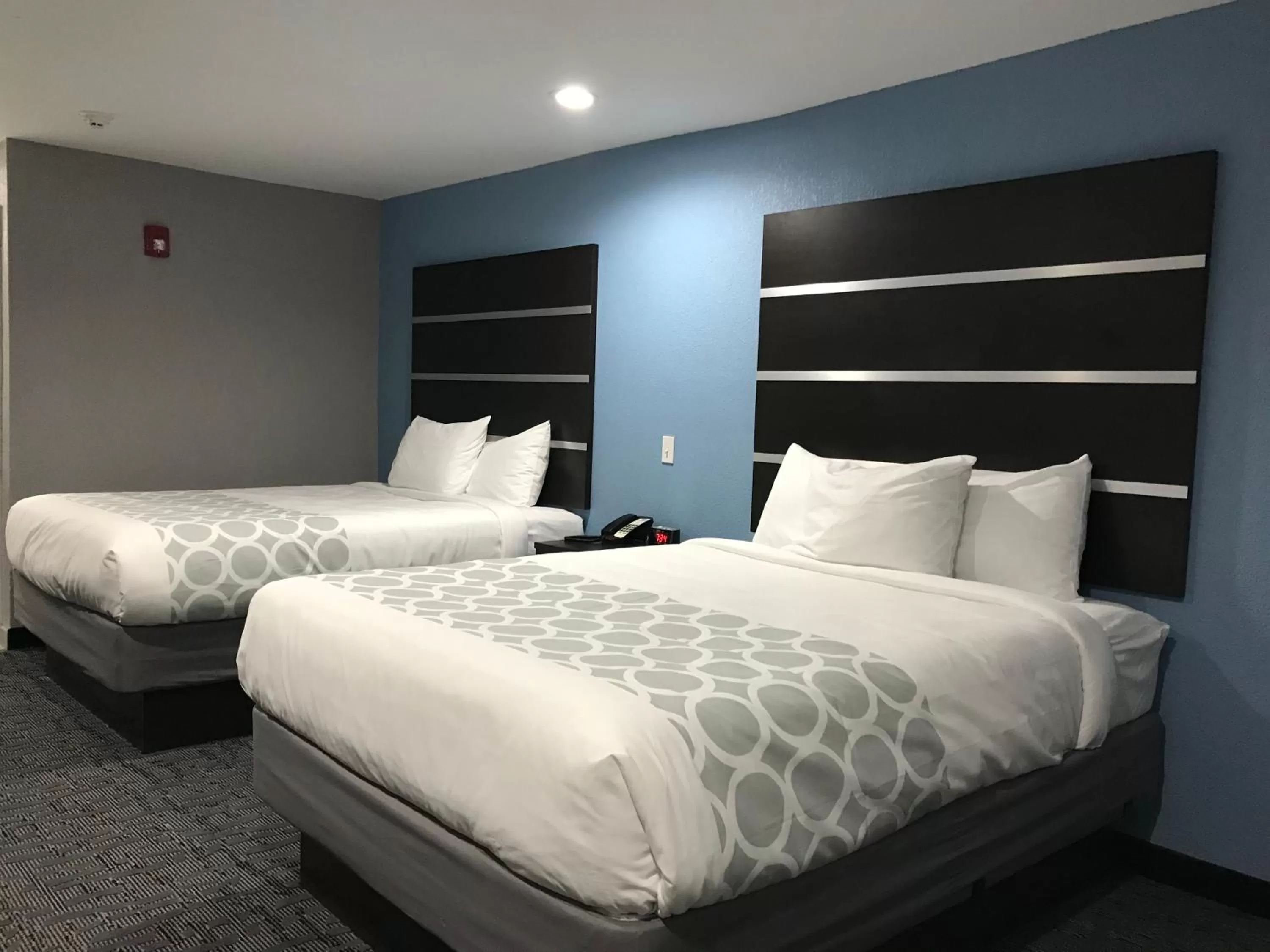 Photo of the whole room, Bed in Rodeway Inn Calhoun South