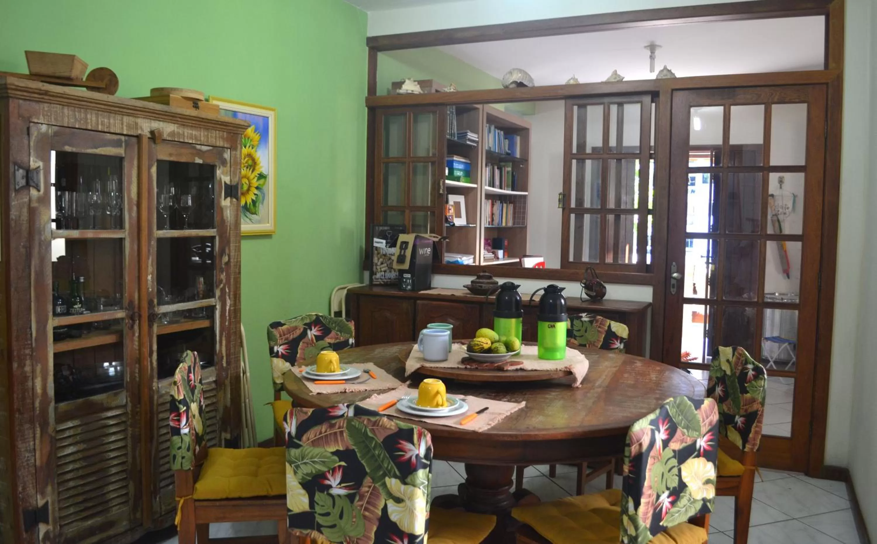 Communal lounge/ TV room, Restaurant/Places to Eat in A Casa Morro do Moreno