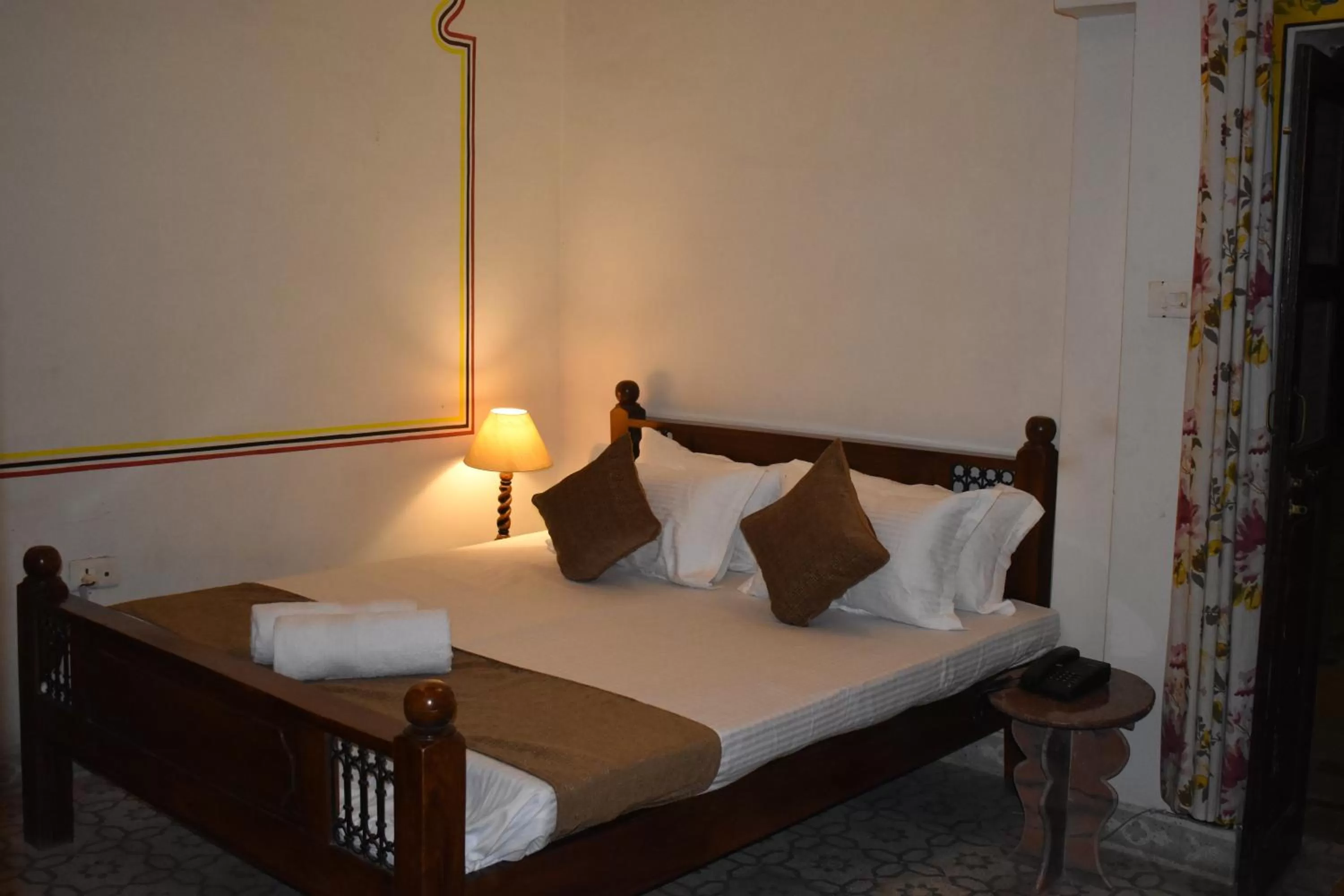 Bedroom, Bed in Hotel Nawal Sagar Palace - Bundi