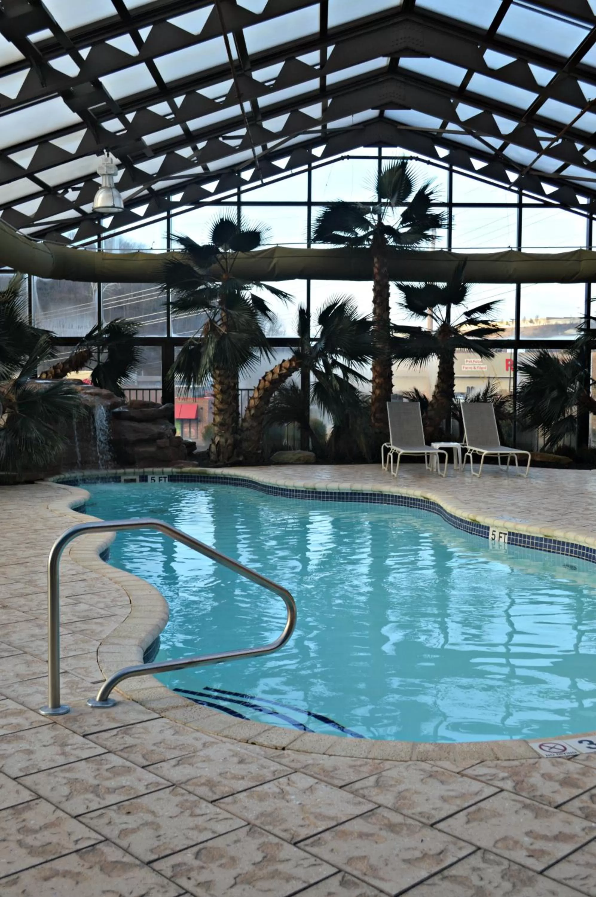 Swimming pool in Wyndham Garden Hotel Cross Lanes Charleston