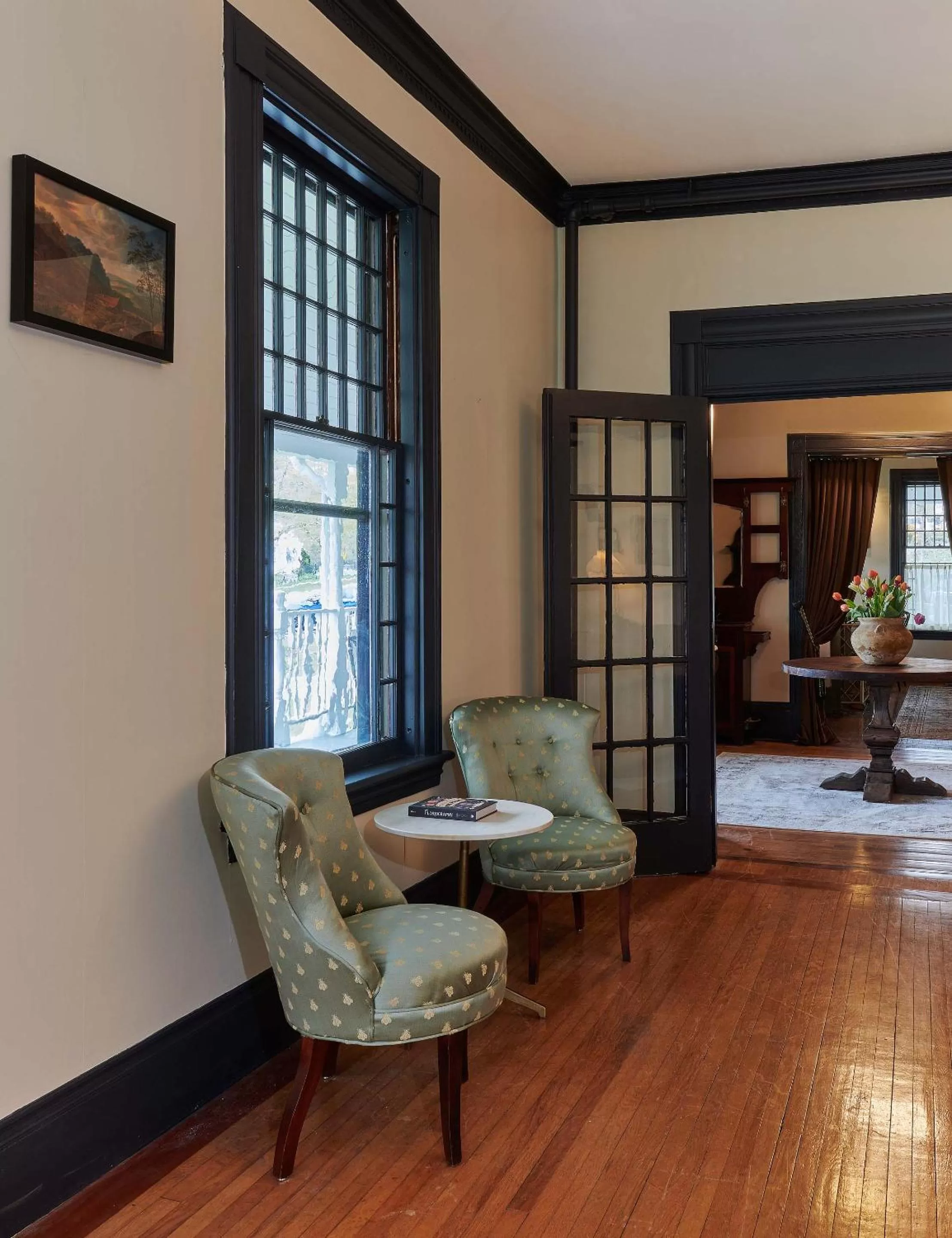 Lounge or bar in The Constance by The Lenox Collection