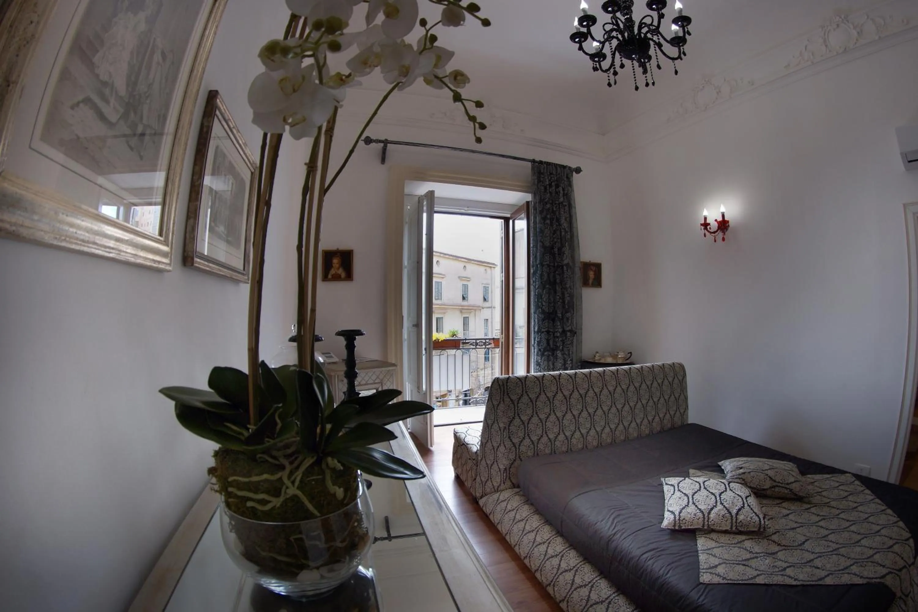 Photo of the whole room in B&B Palazzo del Teatro