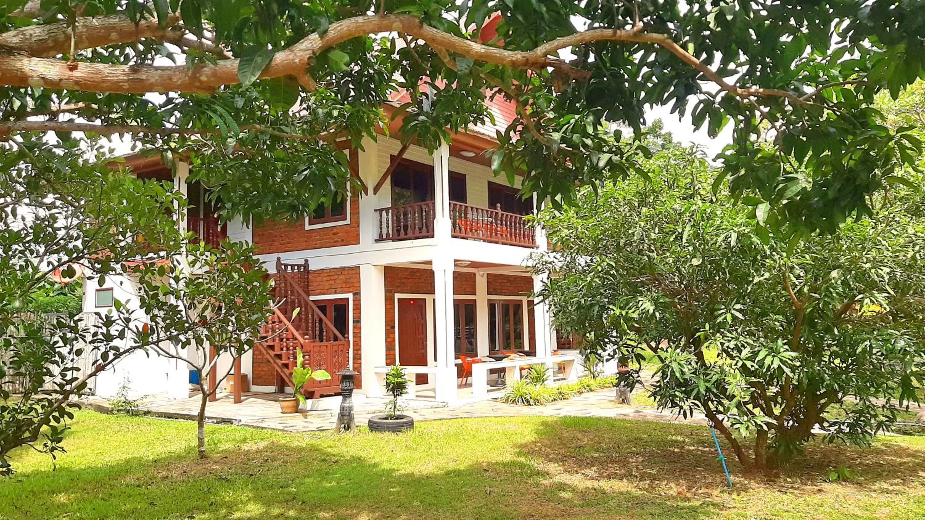 Facade/entrance in Doo Dee Boutique Resort by Swiss Chalet