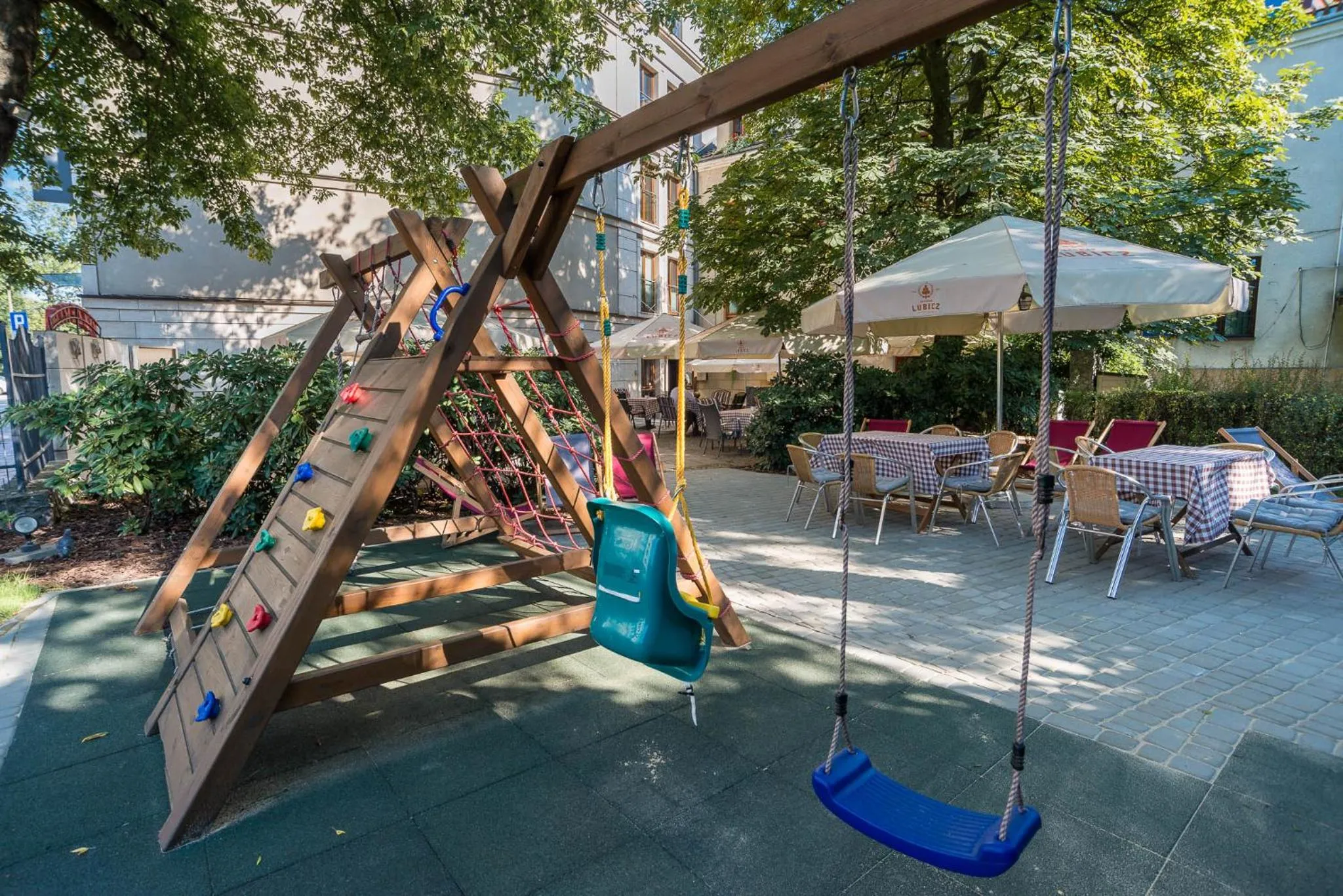 Restaurant/places to eat in Blue Swan