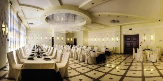 Restaurant/places to eat in Gabri Park Hotel