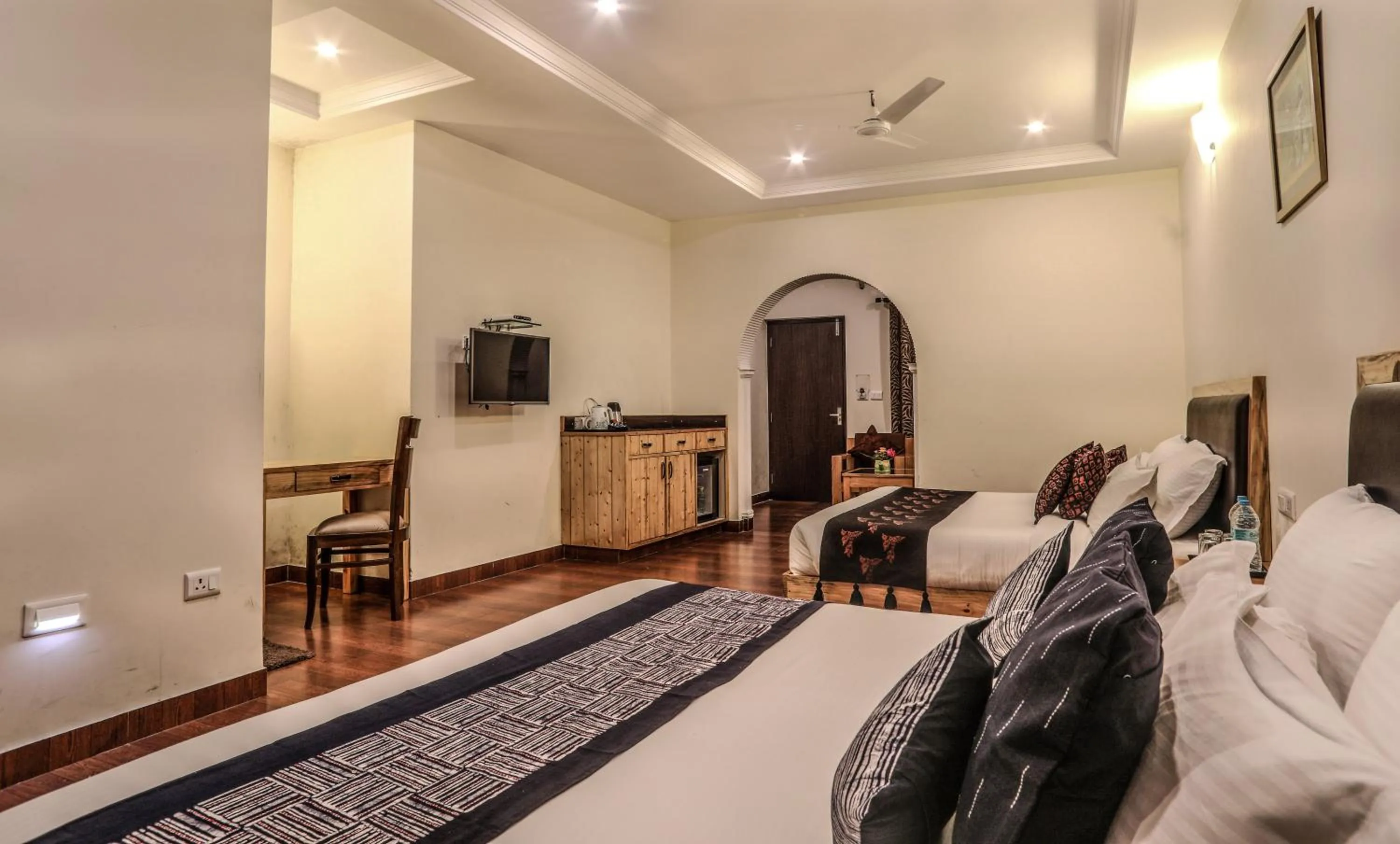 Living room, Bed in Hotel SunGrace