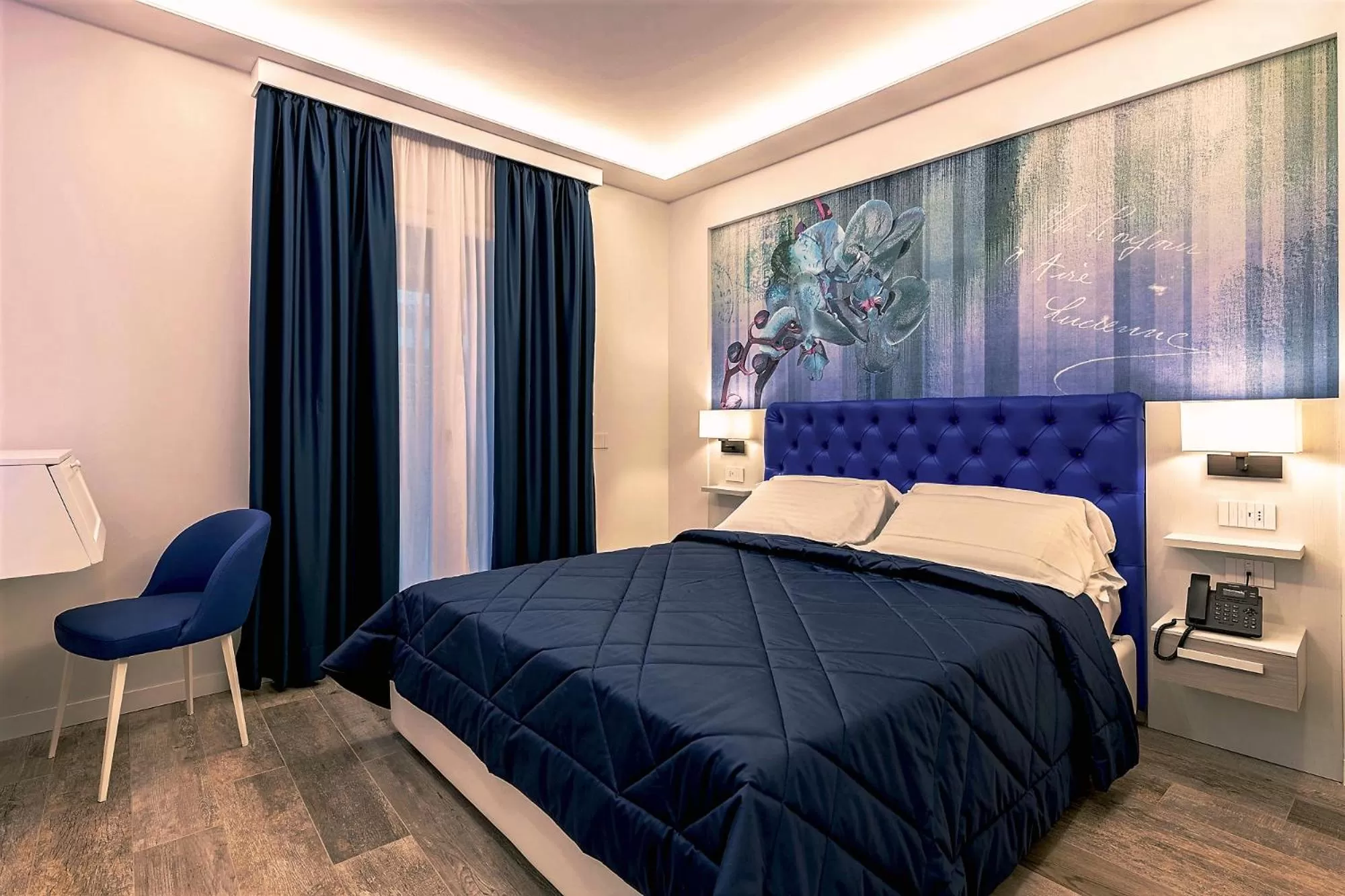 Bedroom, Bed in Petit Hotel