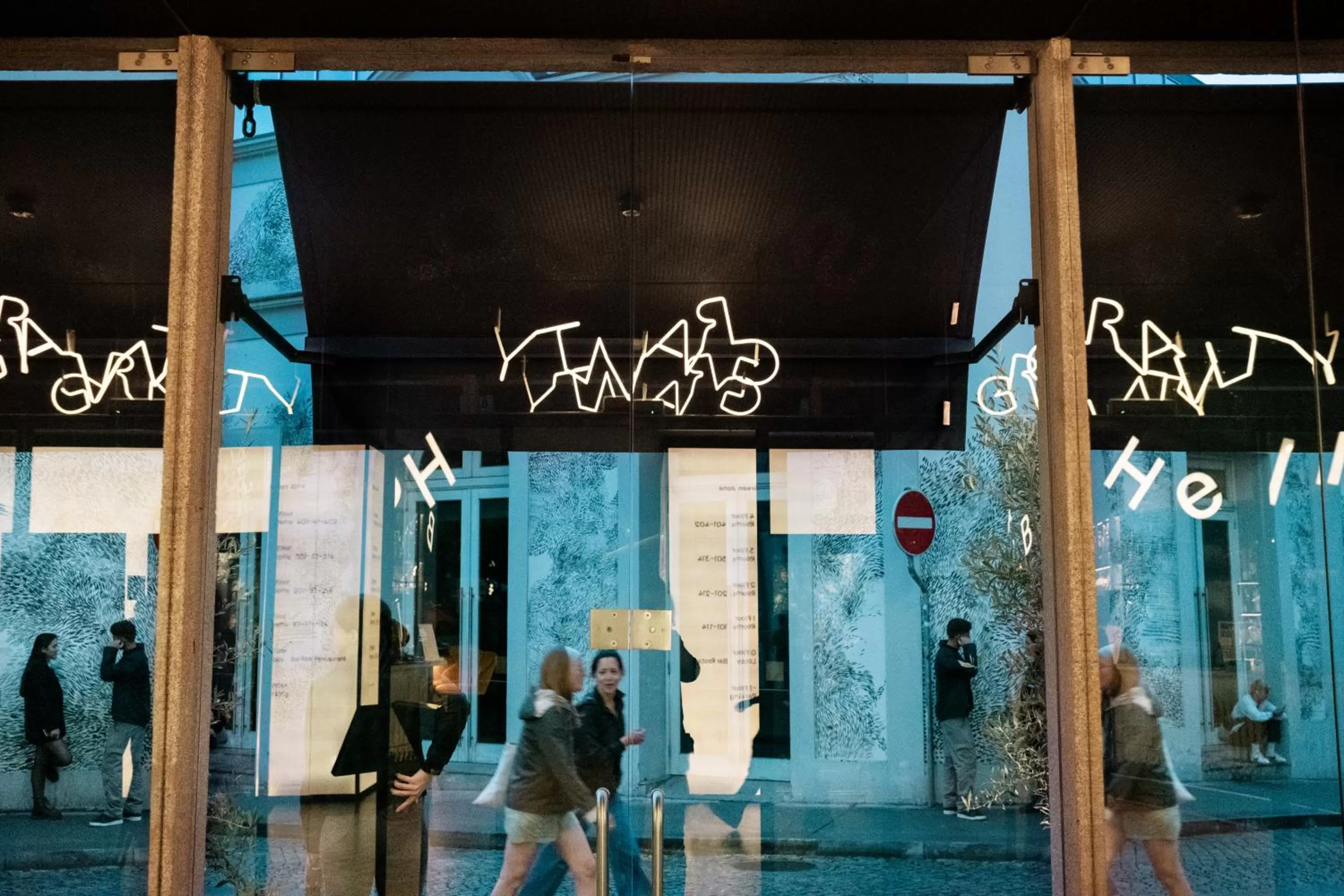 Facade/entrance in chic&basic Gravity