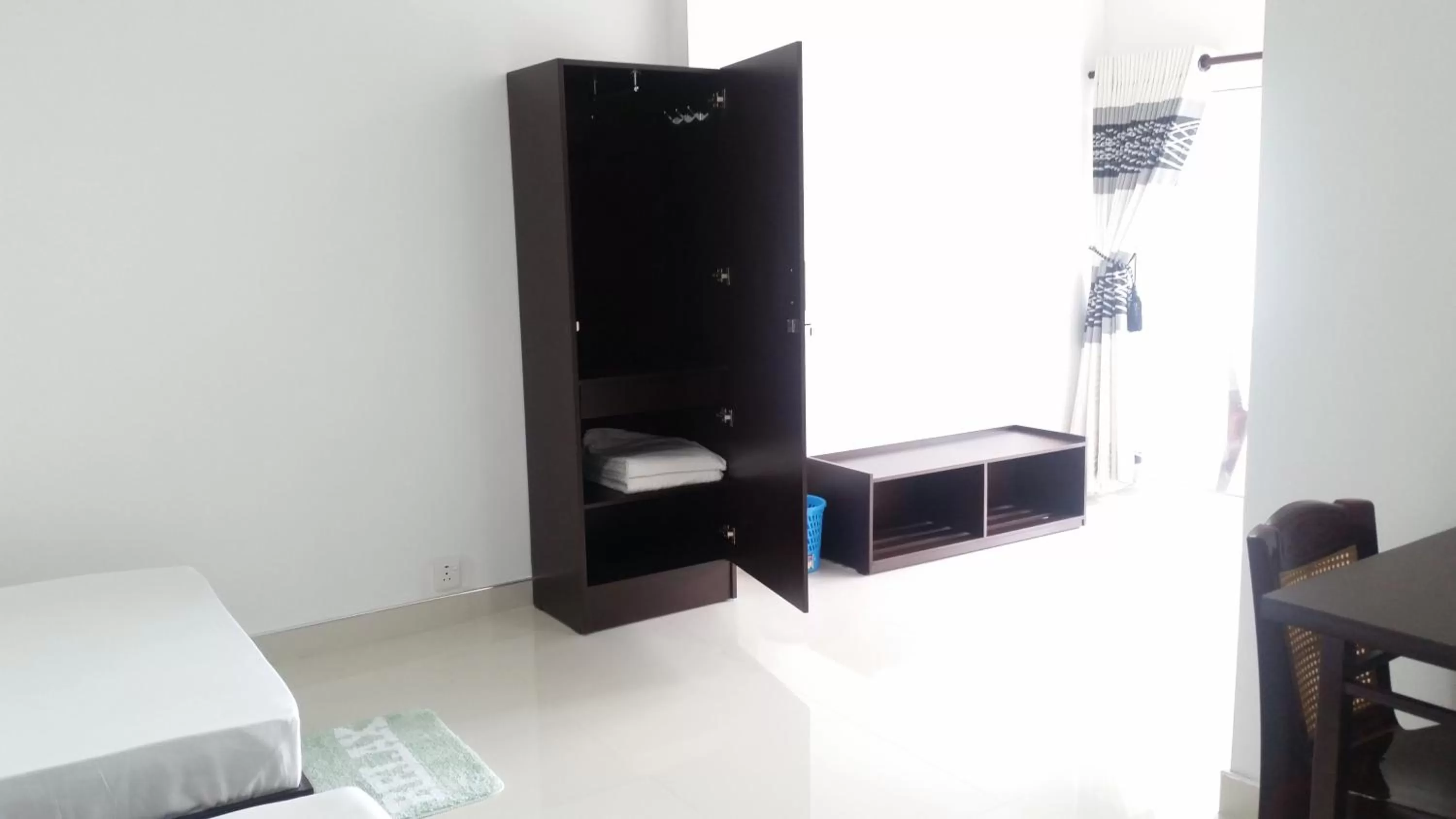 Bed, TV/Entertainment Center in Mahaweli View Inn