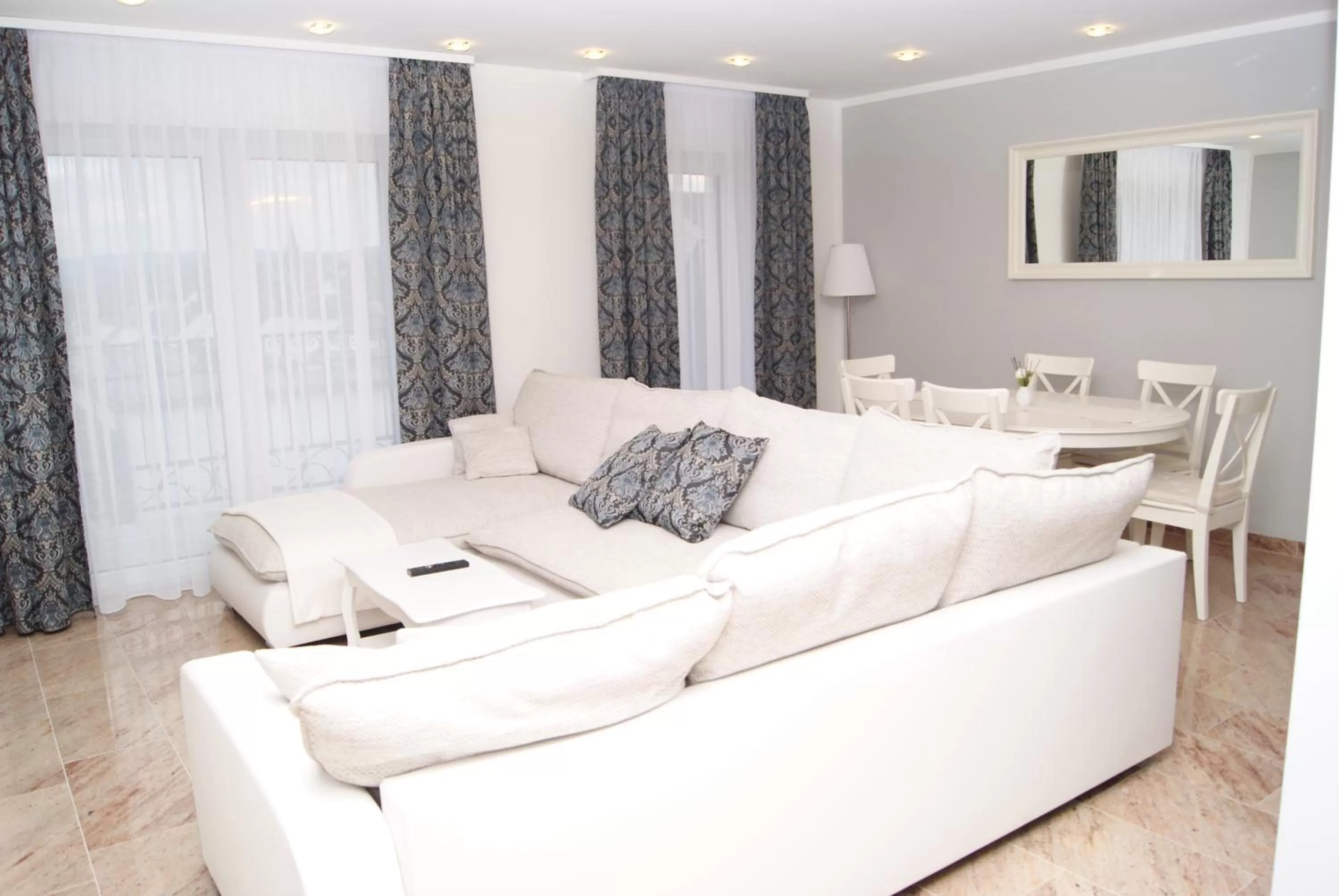 Property building, Seating Area in Merkel Villa Apartamente