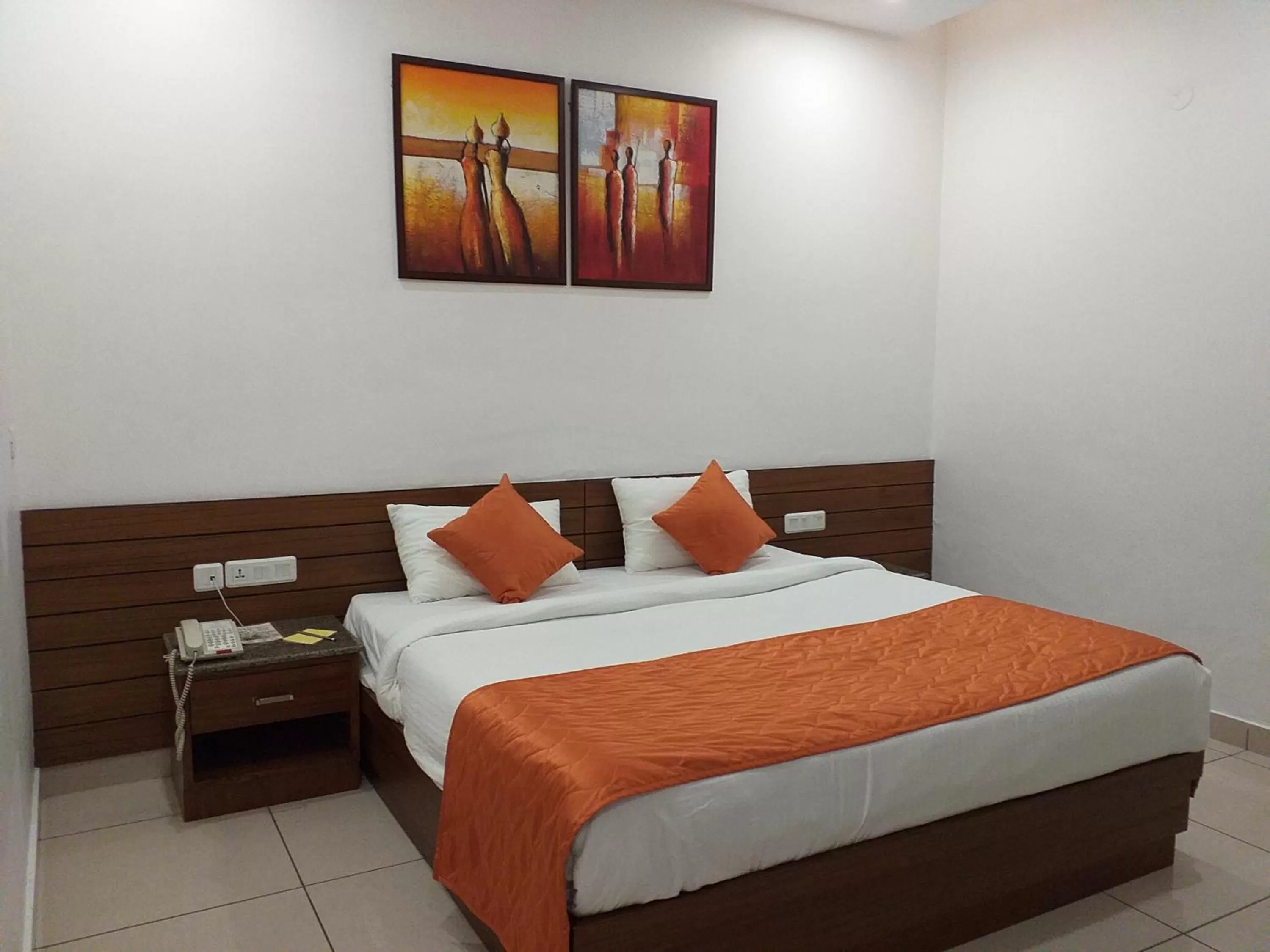 Bed in Grand Hotel Nawanshahr