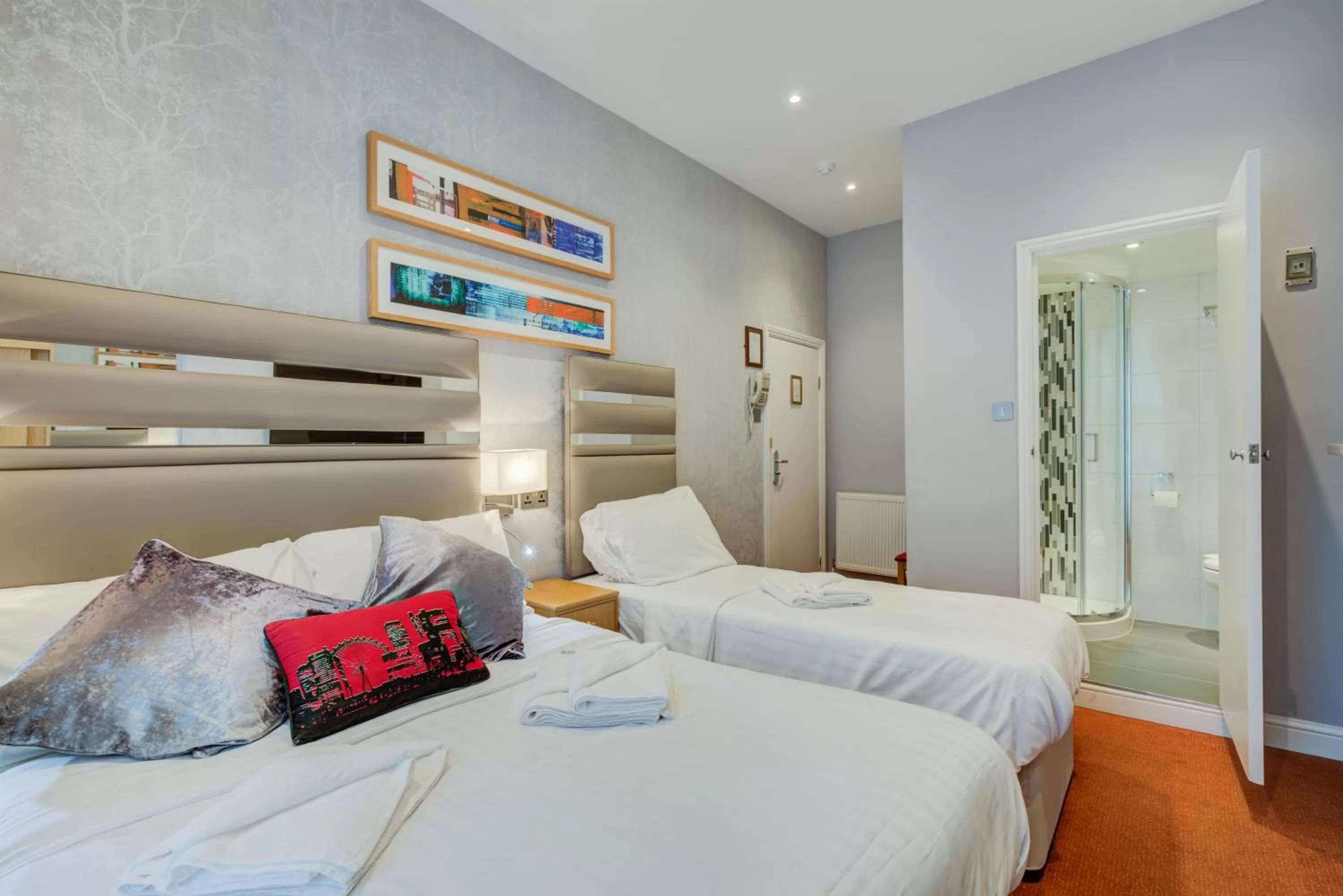 Bed in KingswayPark Hotel at Park Avenue