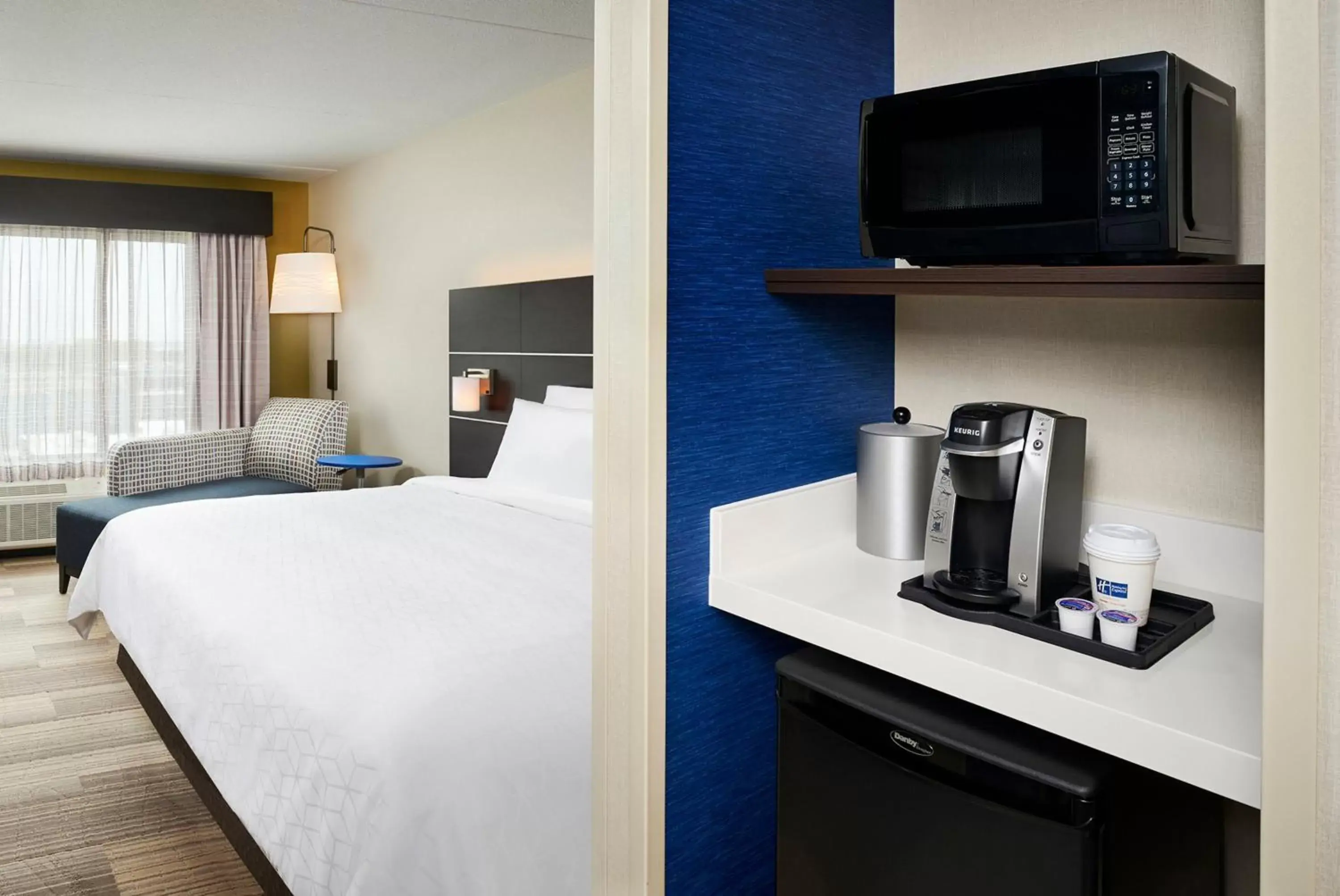 Standard King Room with Mobility Accessible Roll-In Shower in Holiday Inn Express & Suites Windsor East - Lakeshore by IHG Standard King Room with Mobility Accessible Roll-In Shower in Holiday Inn Express & Suites Windsor East - Lakeshore by IHG