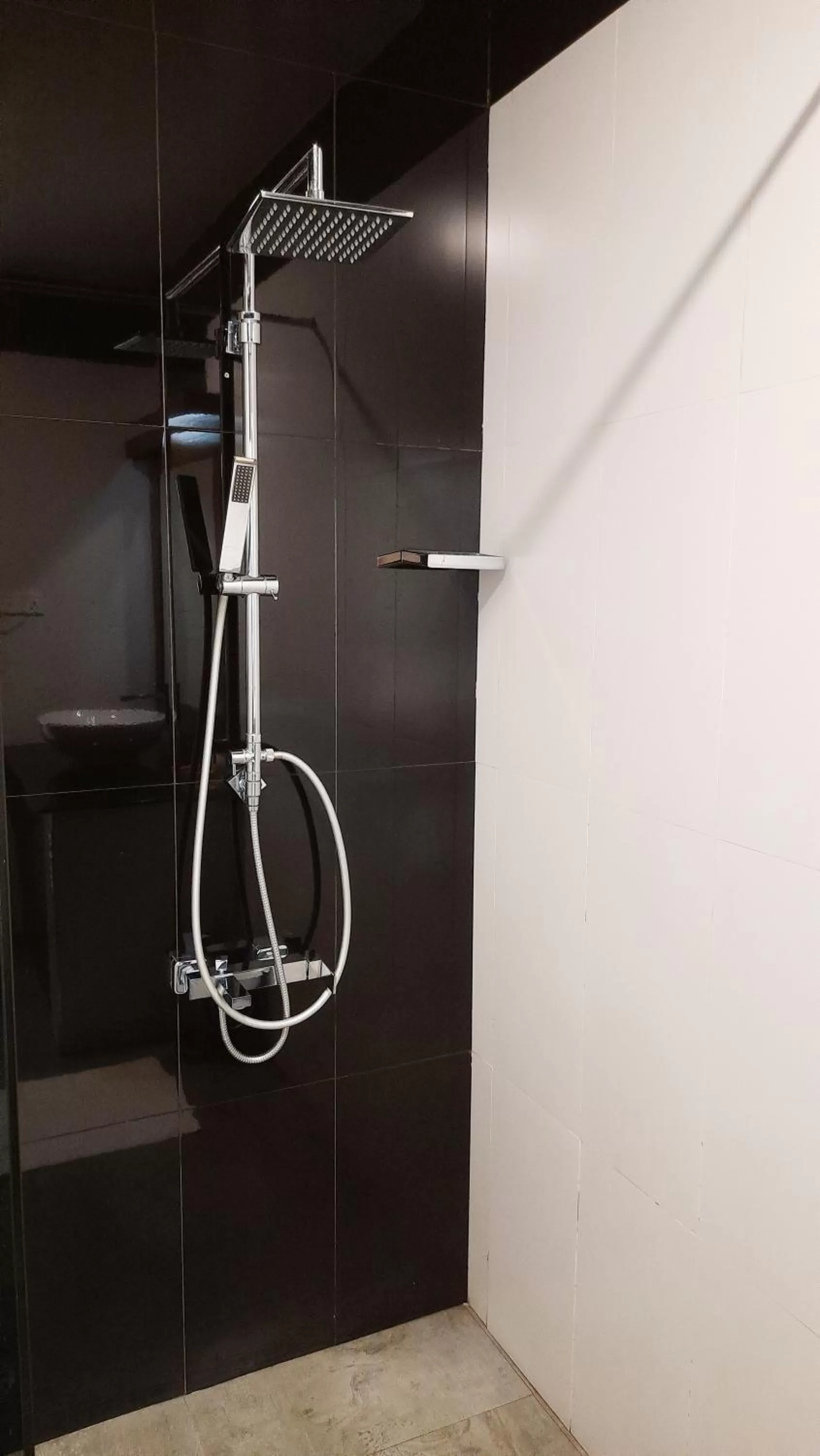 Shower in Royal Kandyan Hotel