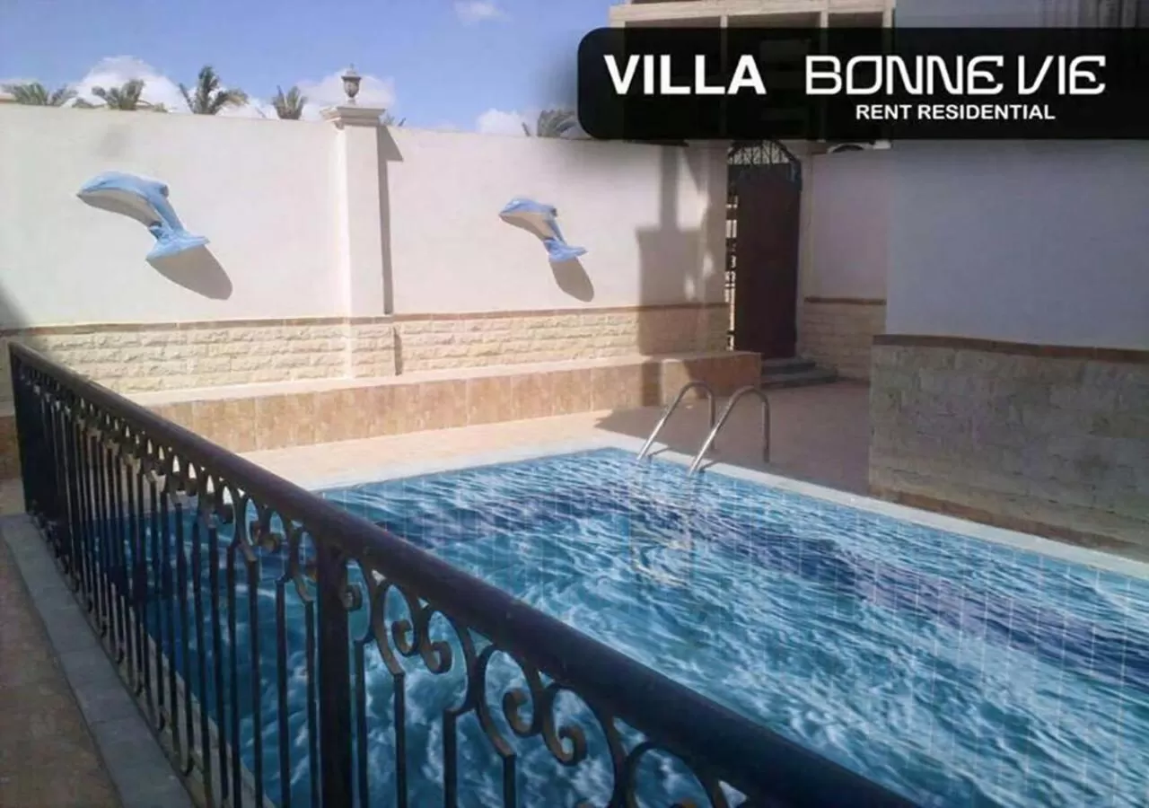 Swimming pool, Bed in bonne villa