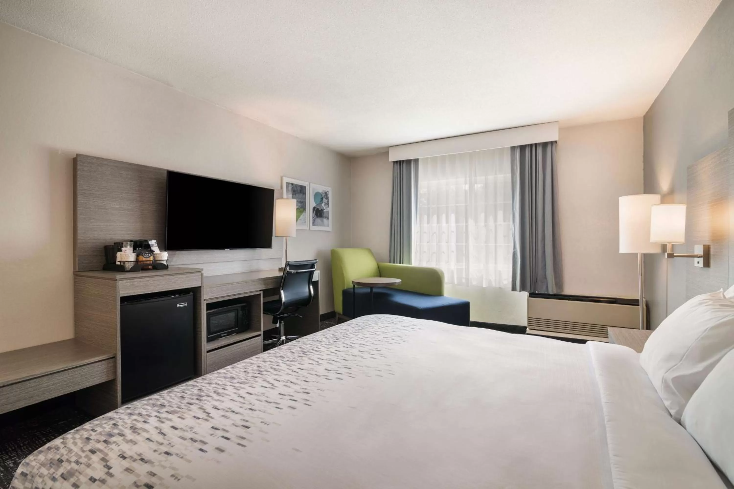 Bedroom, Bed in Best Western Plymouth Inn-White Mountains