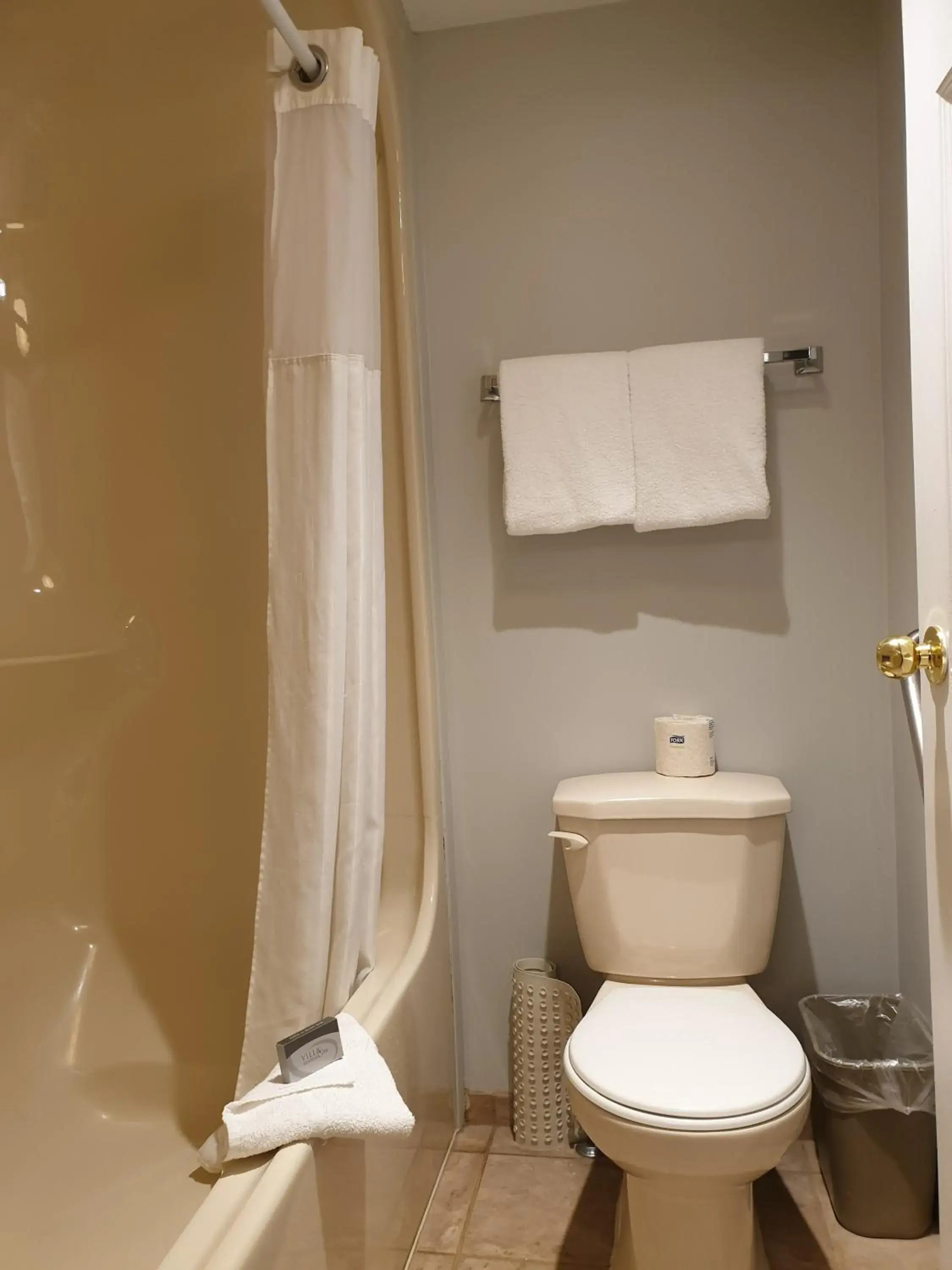 Queen Room with Two Queen Beds with Kitchenette in Riverland Inn & Suites Queen Room with Two Queen Beds with Kitchenette in Riverland Inn & Suites