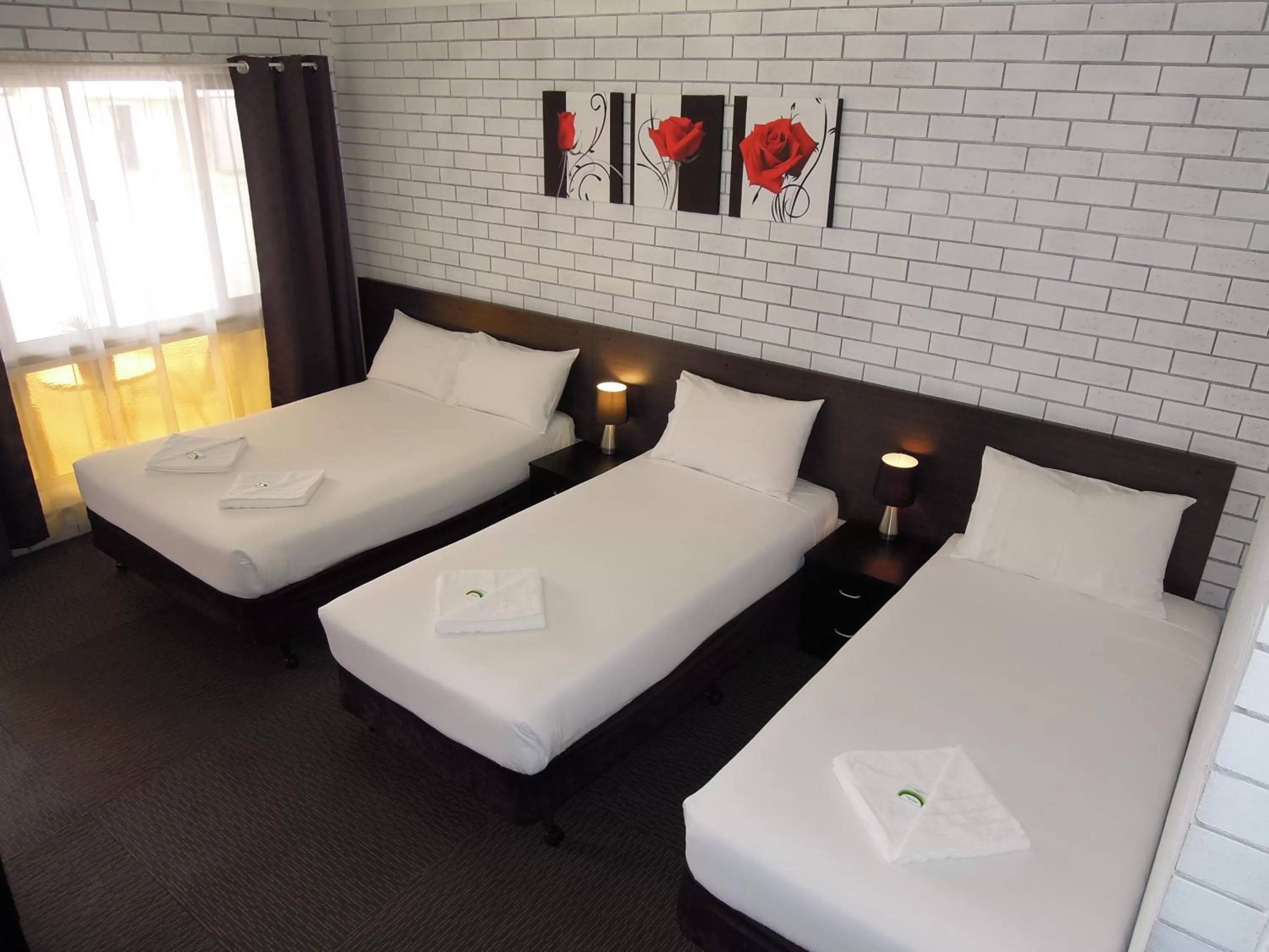 Bed in Jackaroo Apartments