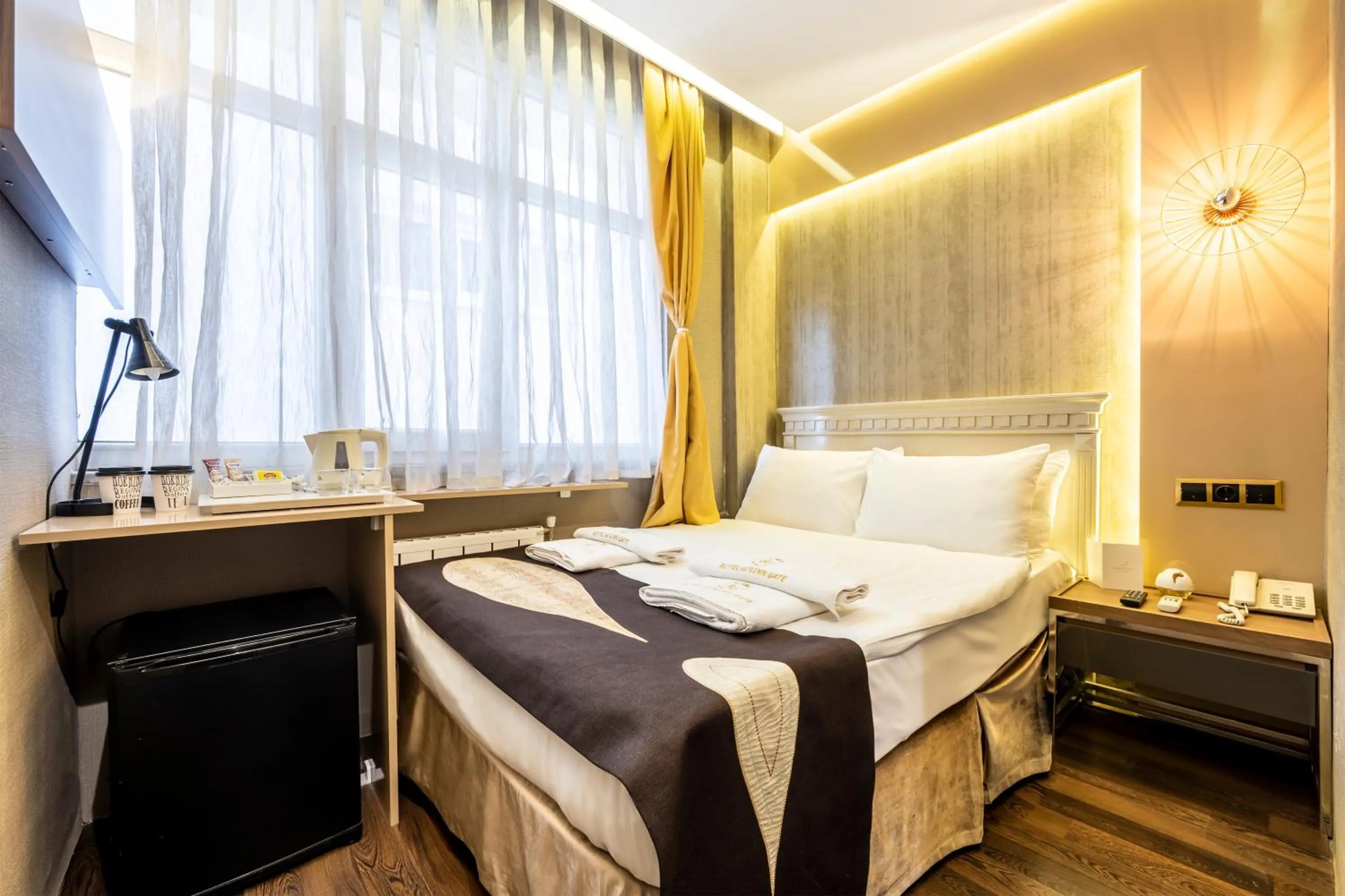 Bed in Golden Gate Hotel Topkapı